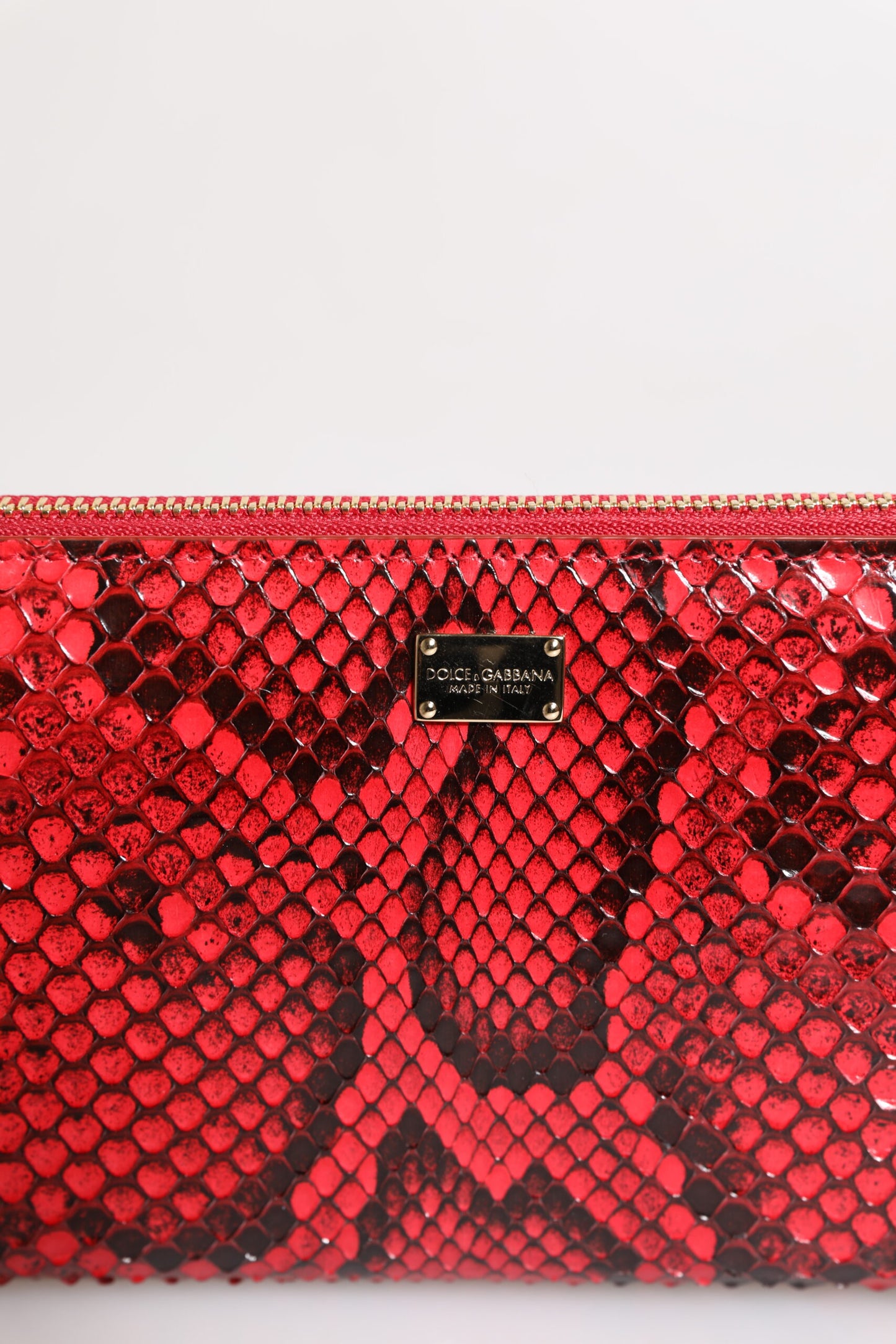 Cartera de mano continental con cremallera en cuero exótico rojo