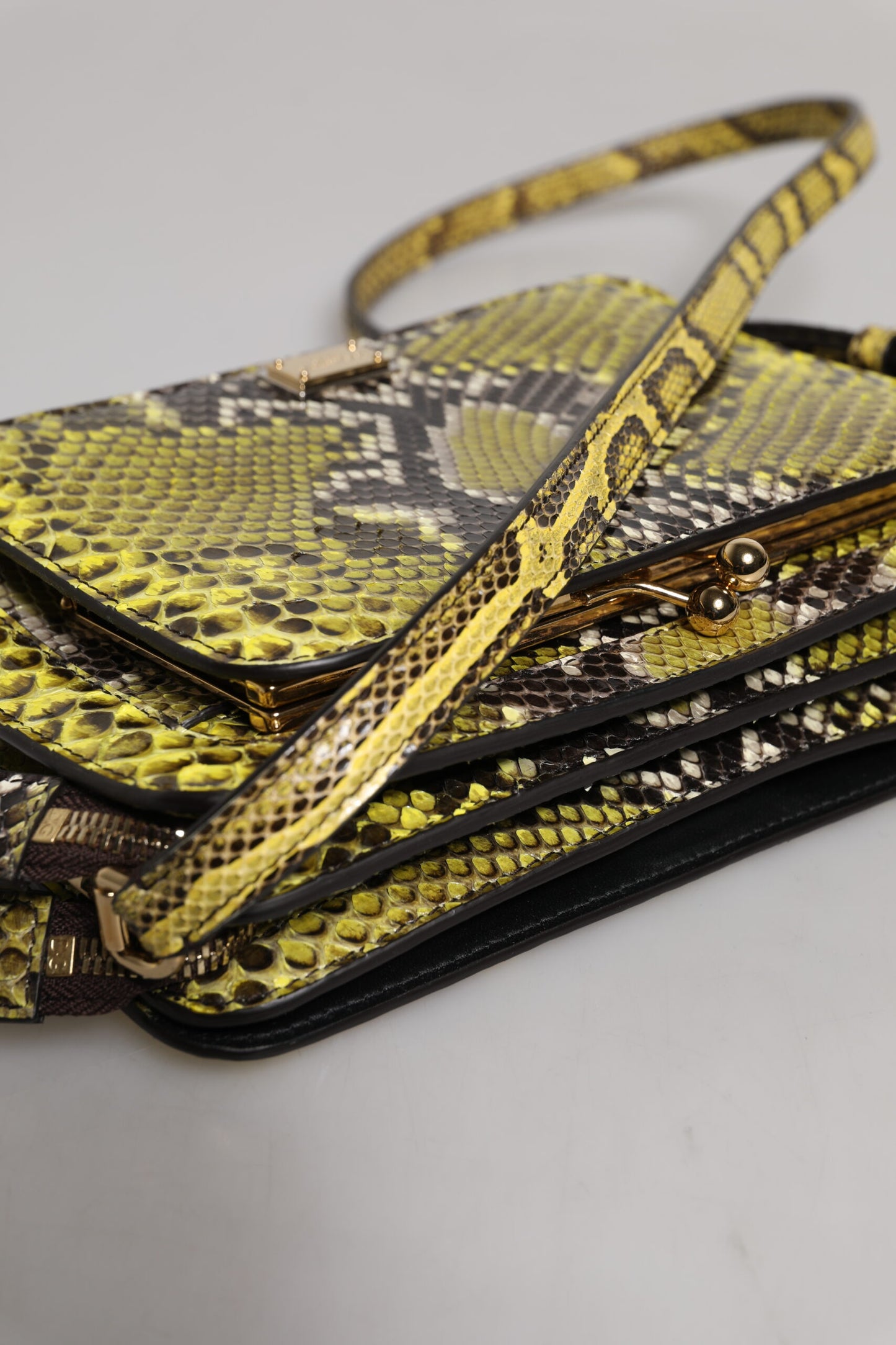 Pochette à bandoulière en cuir exotique vert DG Plaque