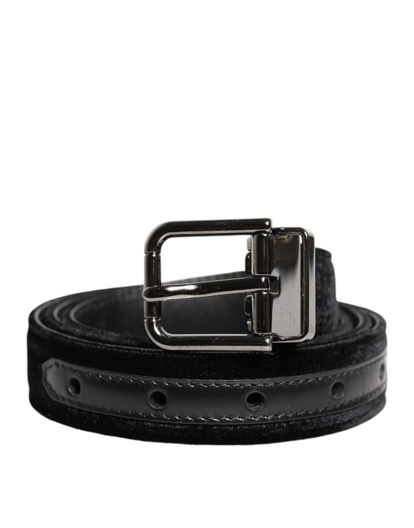 Cinturón clásico de cuero negro con hebilla de metal