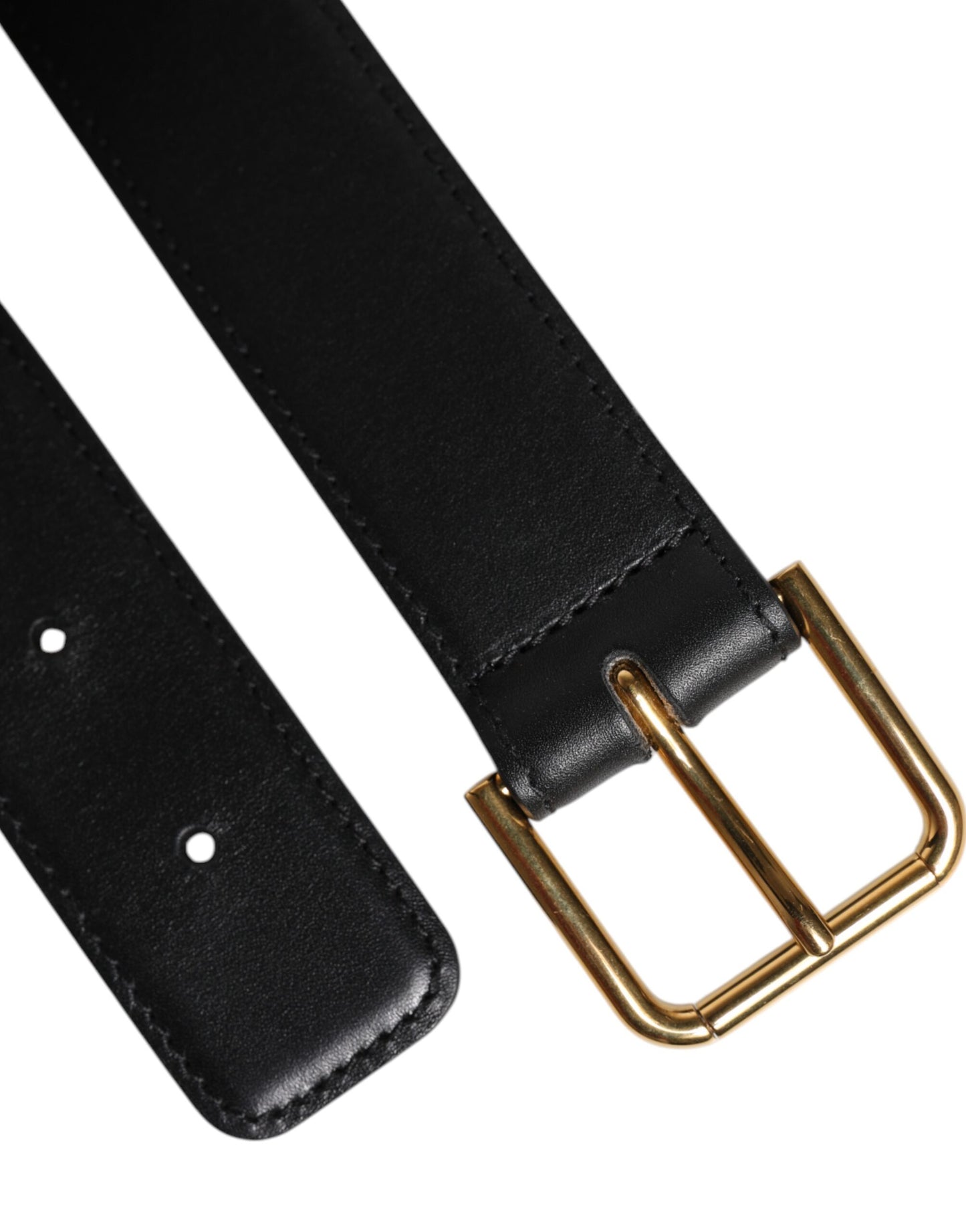 Cinturón clásico de cuero negro con hebilla de metal