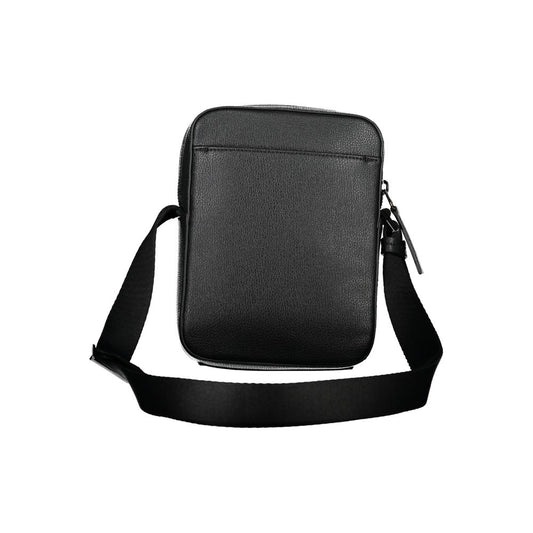 Elegante bolso de hombro negro con detalle de logotipo