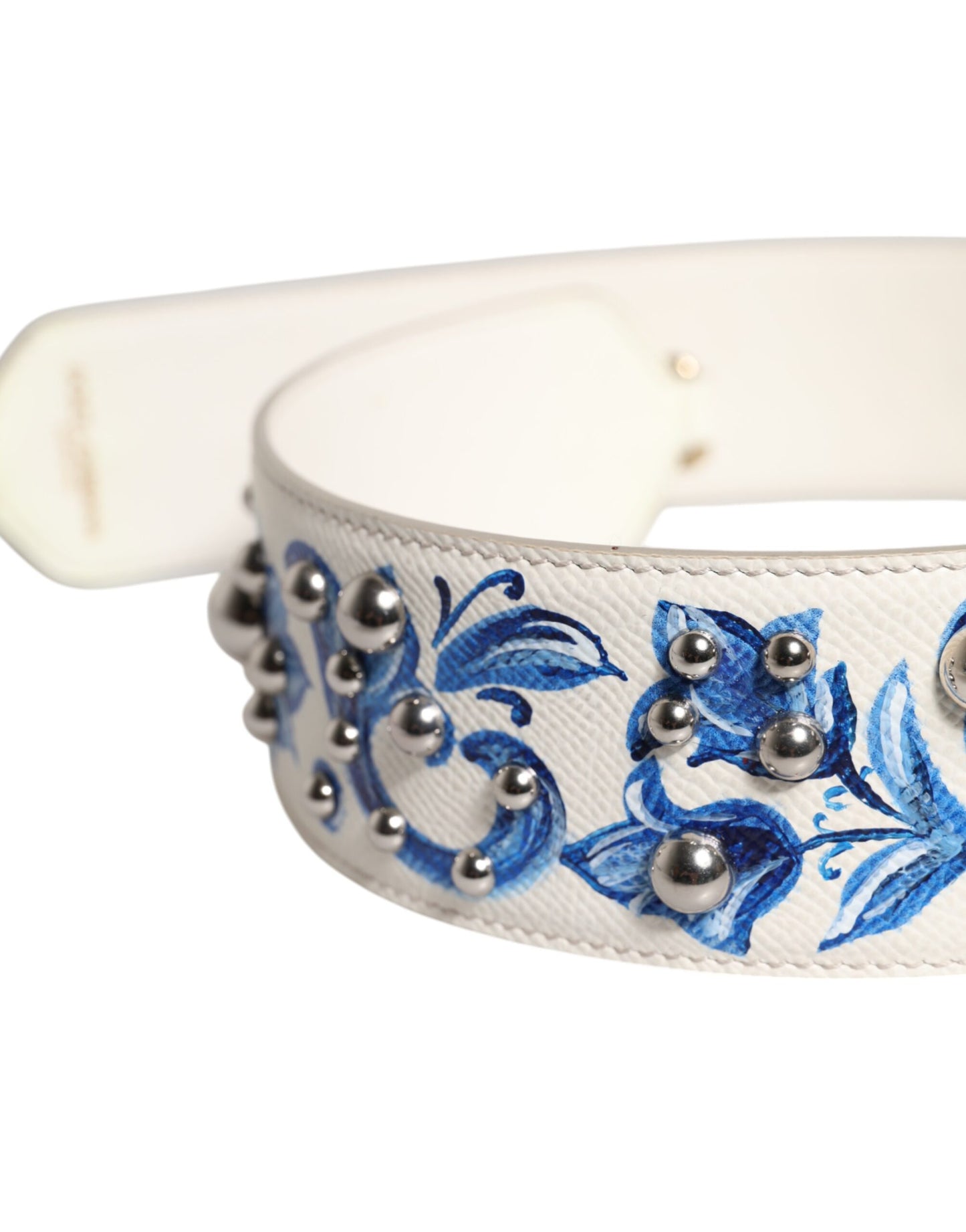 Correa de hombro de cuero con tachuelas y diseño floral blanco y azul