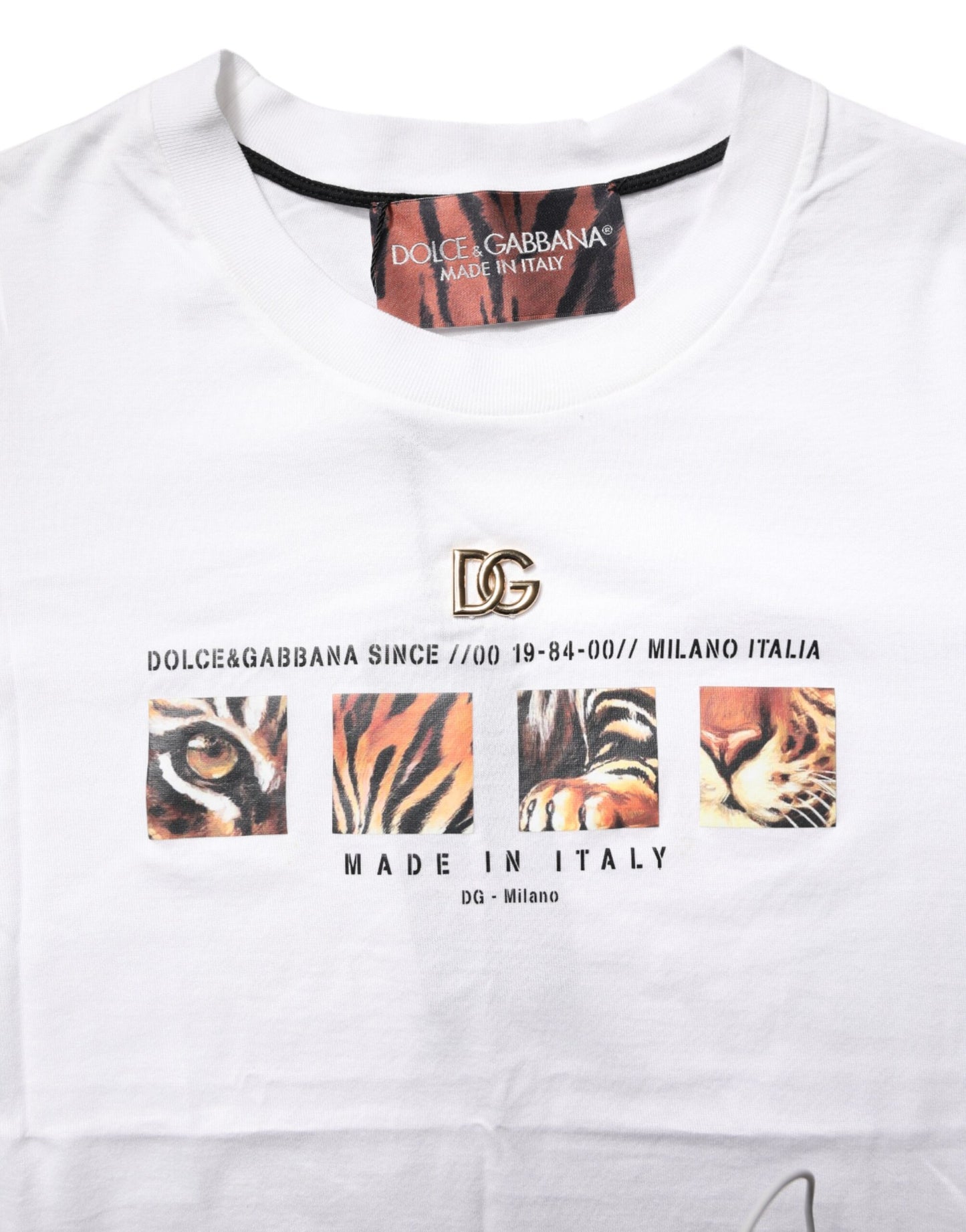 Camiseta blanca de algodón con cuello redondo y estampado gráfico