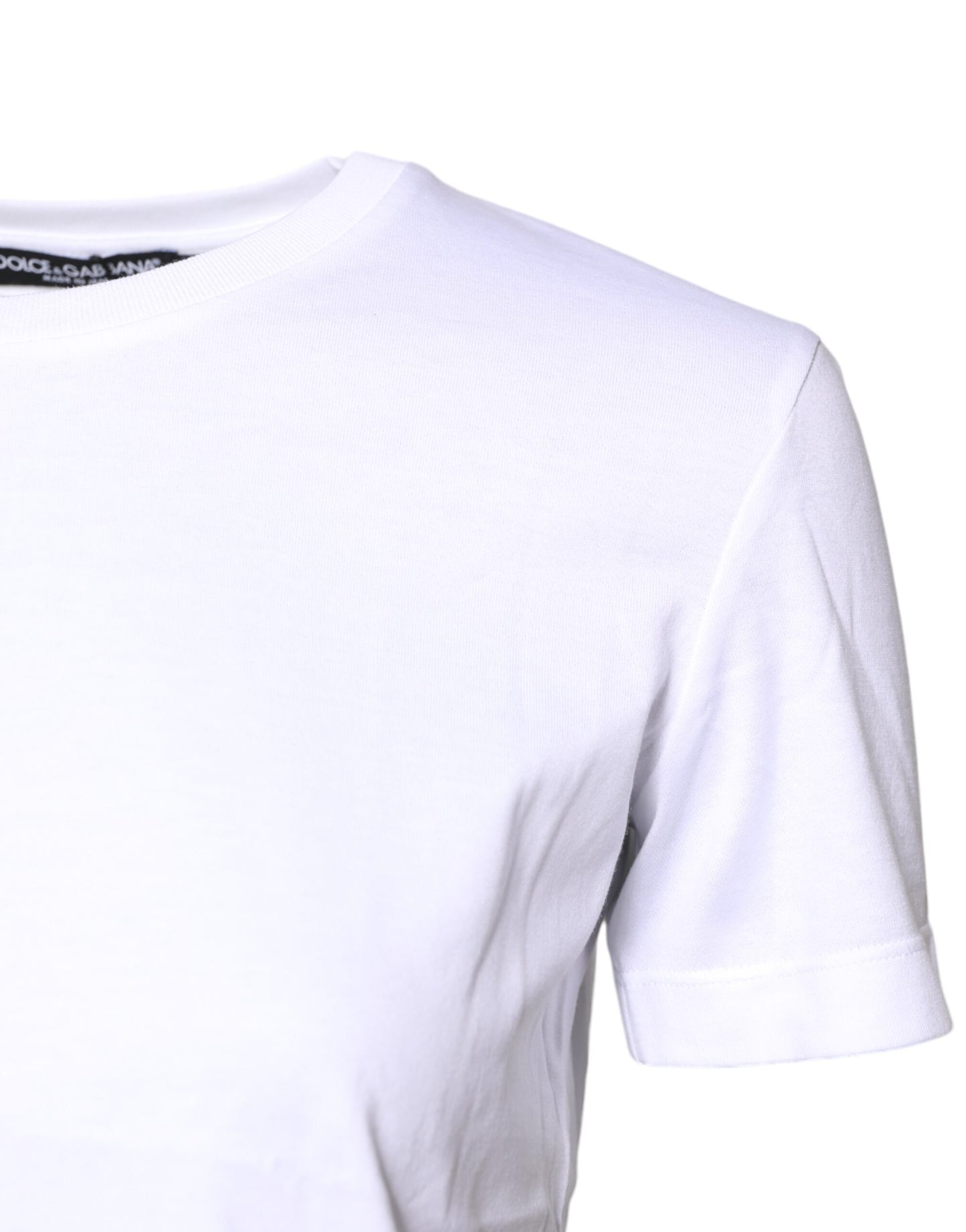 Camiseta blanca de algodón con cuello redondo y manga corta