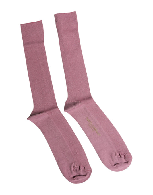 Calcetines de algodón rosa por encima de la pantorrilla