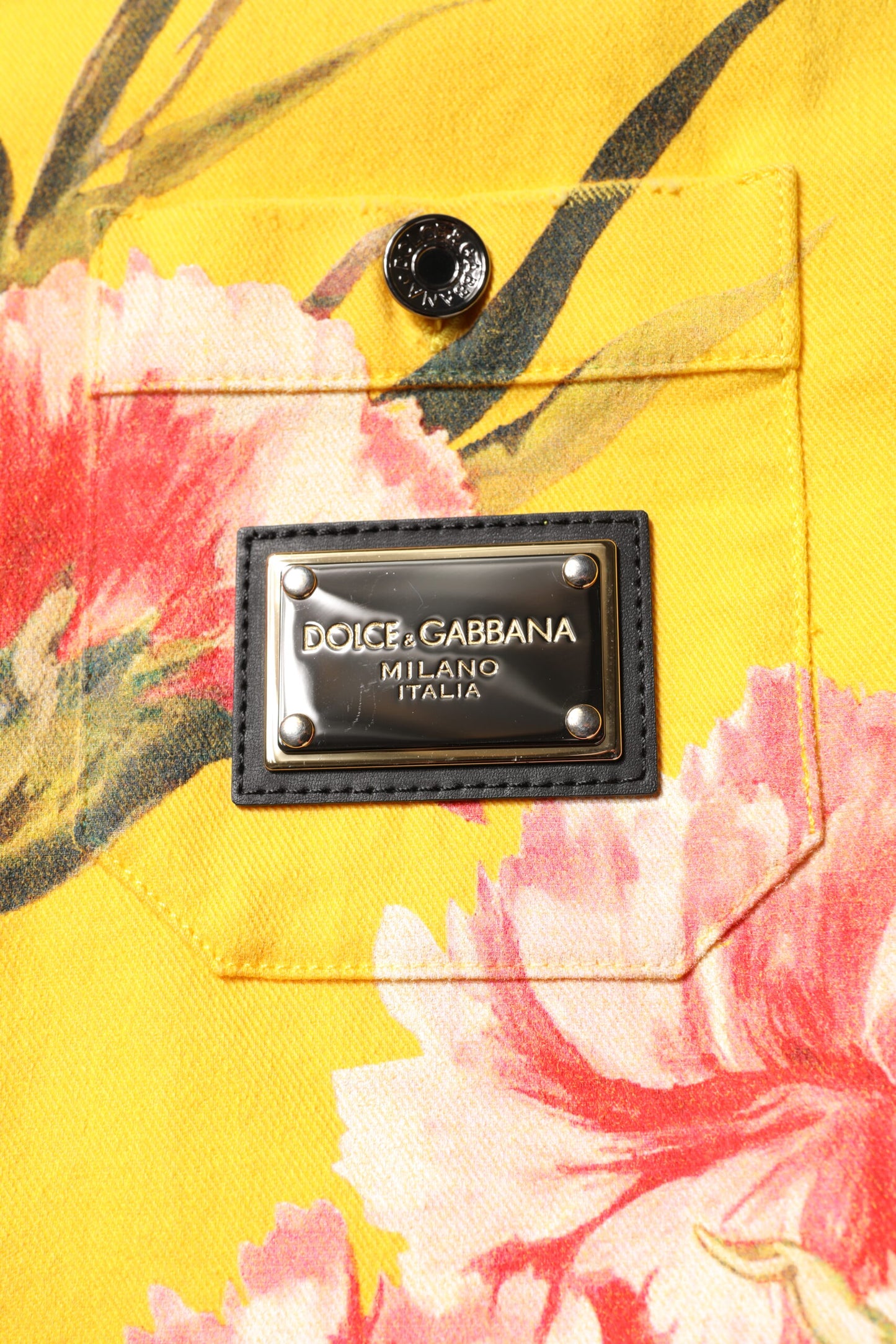 Camisa casual con botones y estampado floral amarillo para hombre