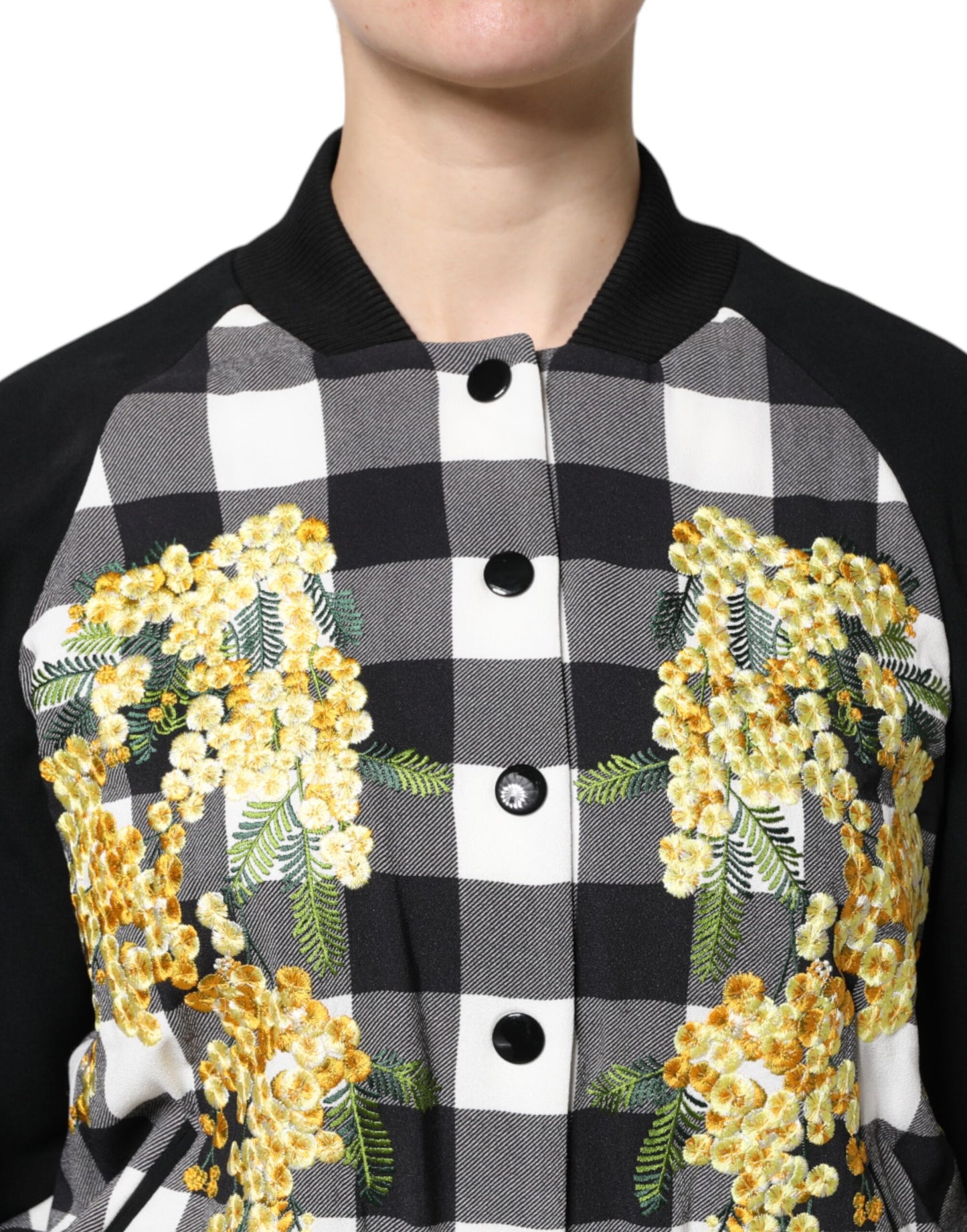 Chaqueta con botones y estampado floral a cuadros blancos y negros