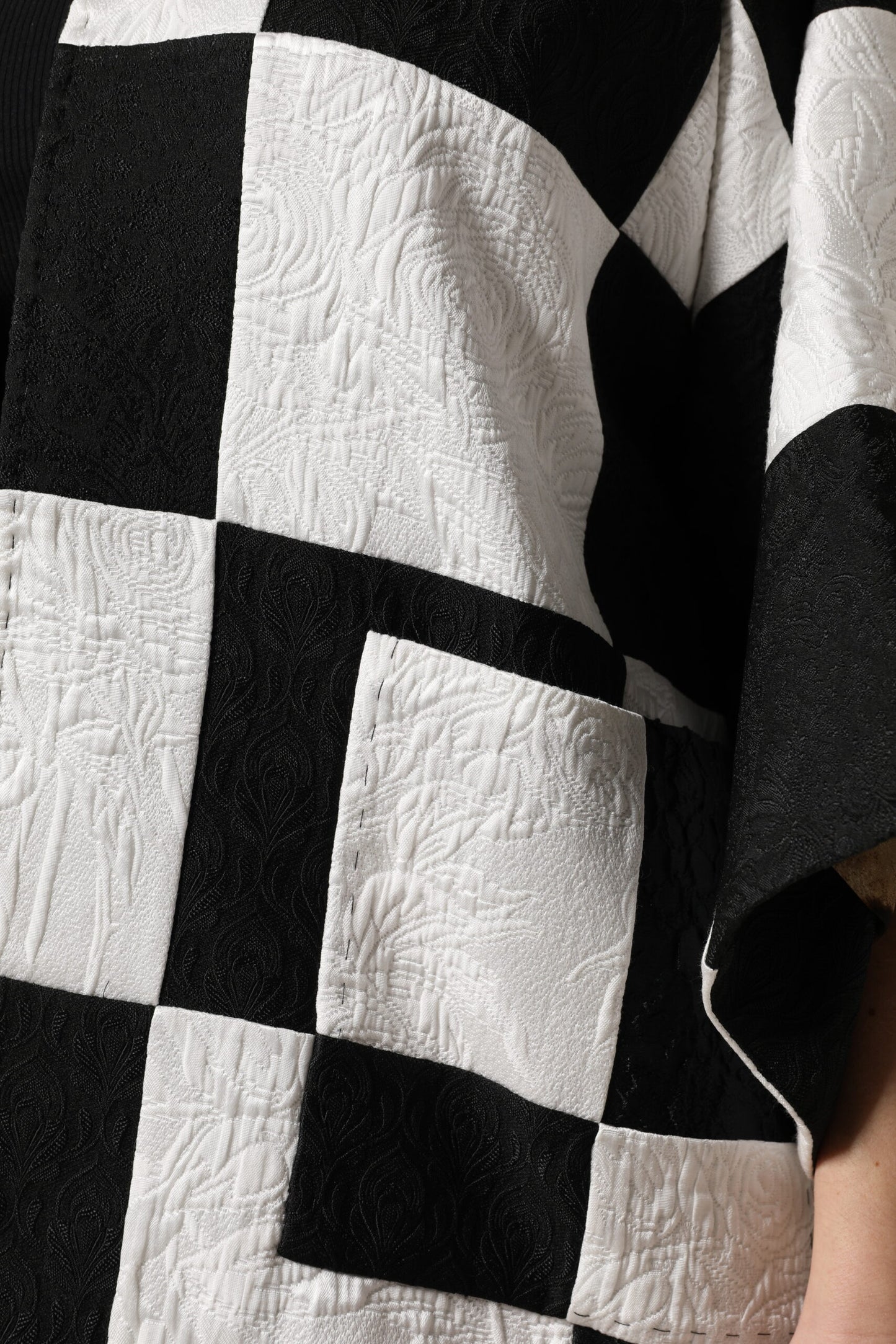 Chaqueta blazer de jacquard con patchwork en blanco y negro