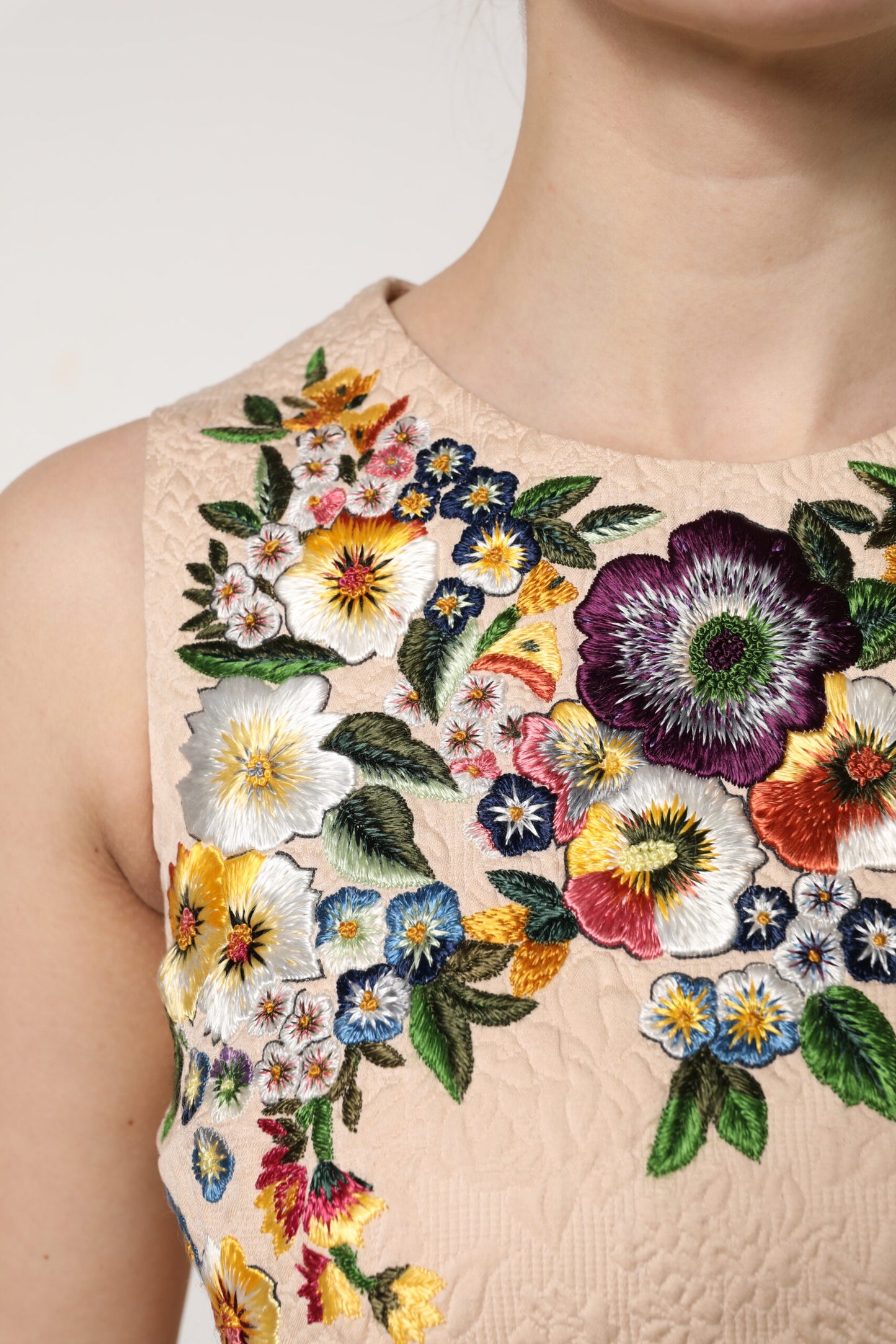 Camiseta sin mangas con bordado floral beige