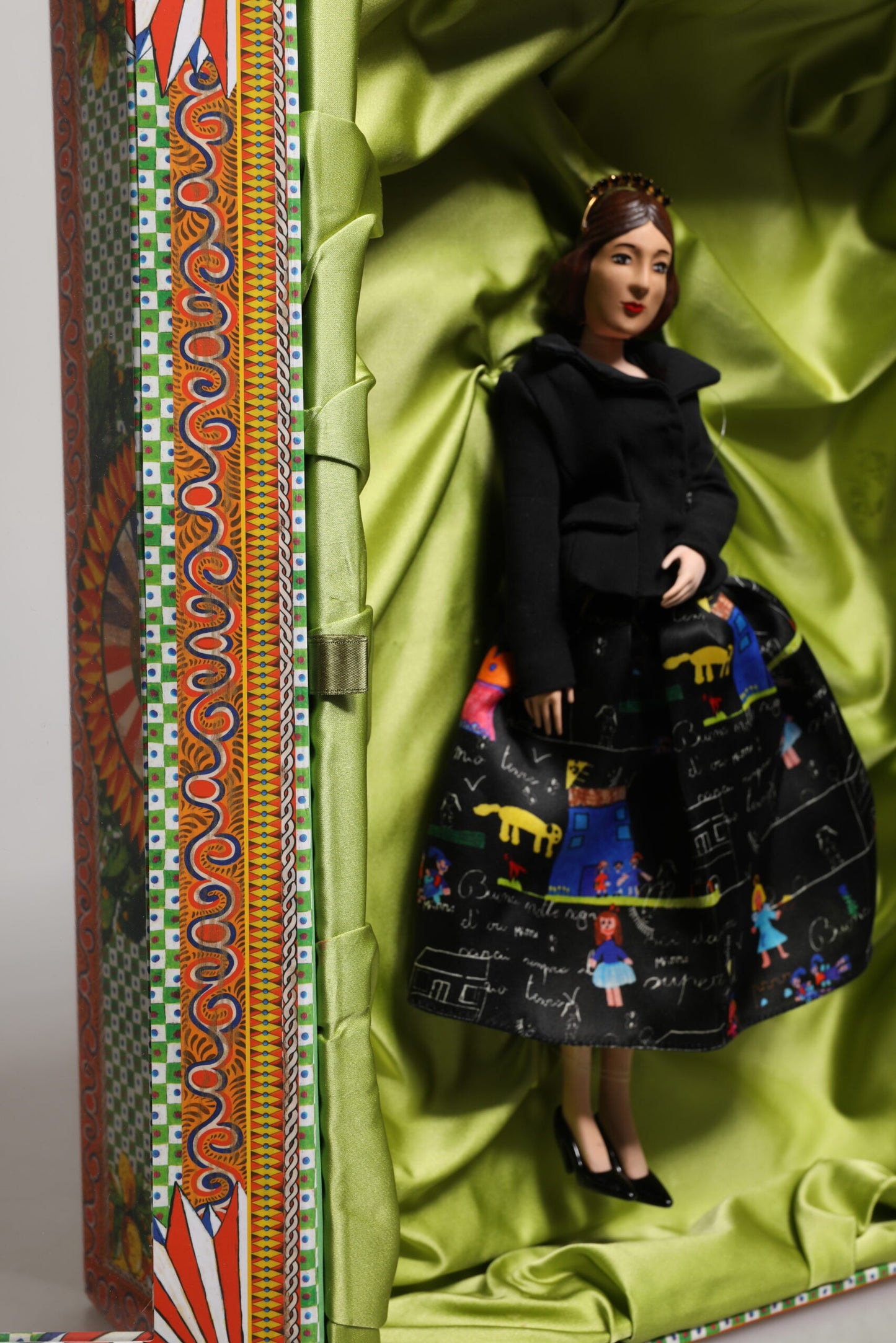 Poupées Sicile en cuir et céramique, robe noire