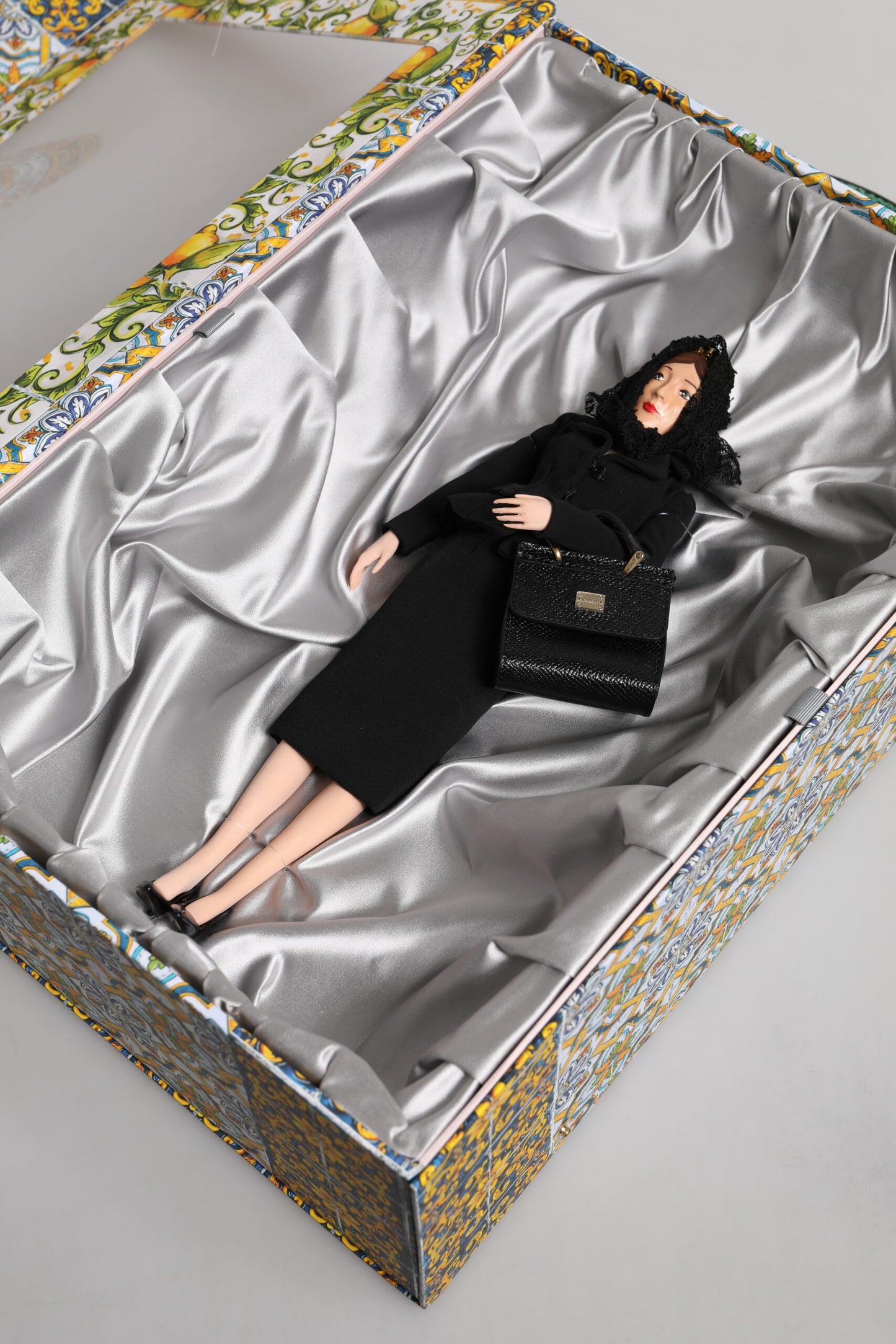 Poupées Sicile en cuir et céramique, robe noire