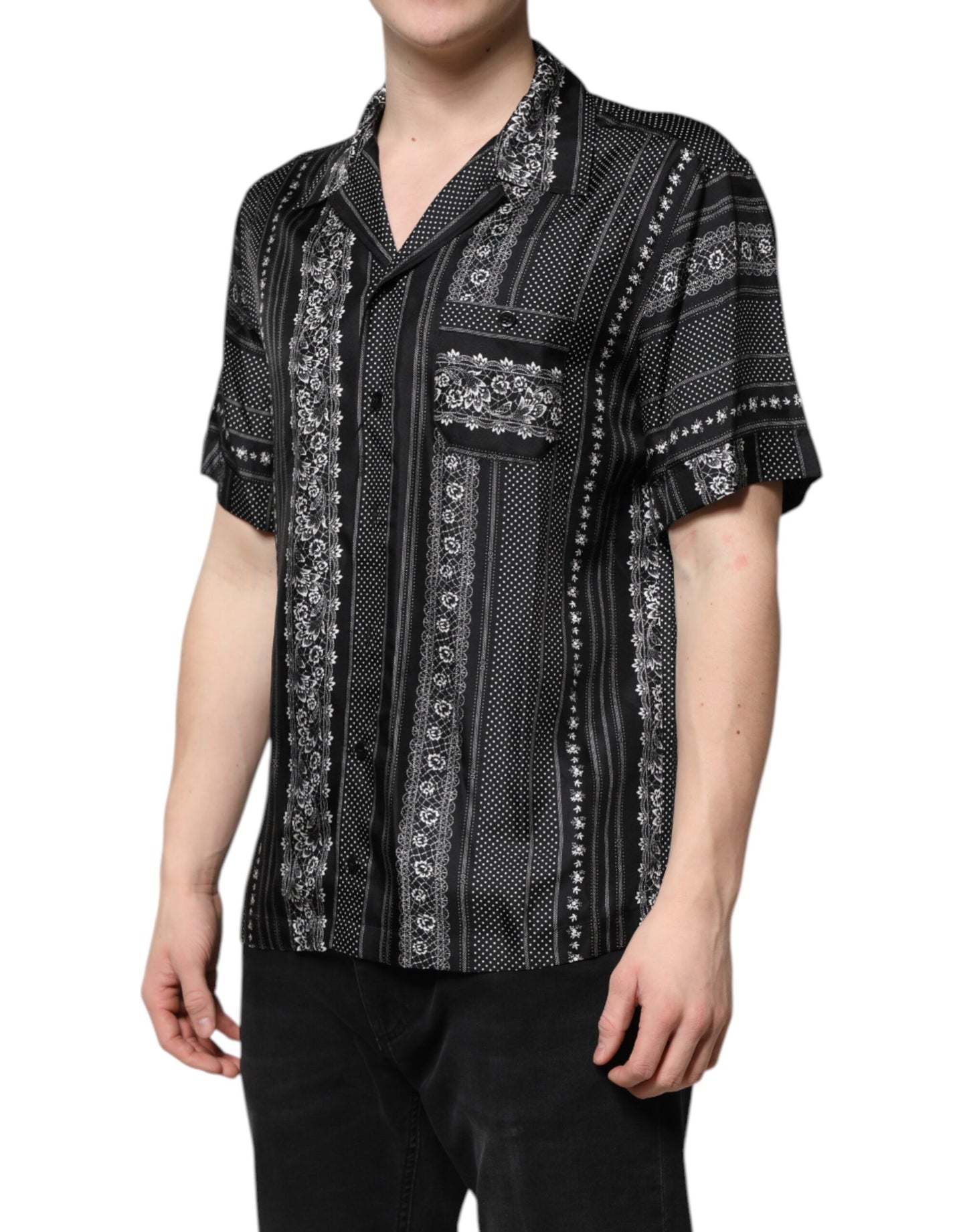 Camisa de manga corta con estampado floral de seda negra