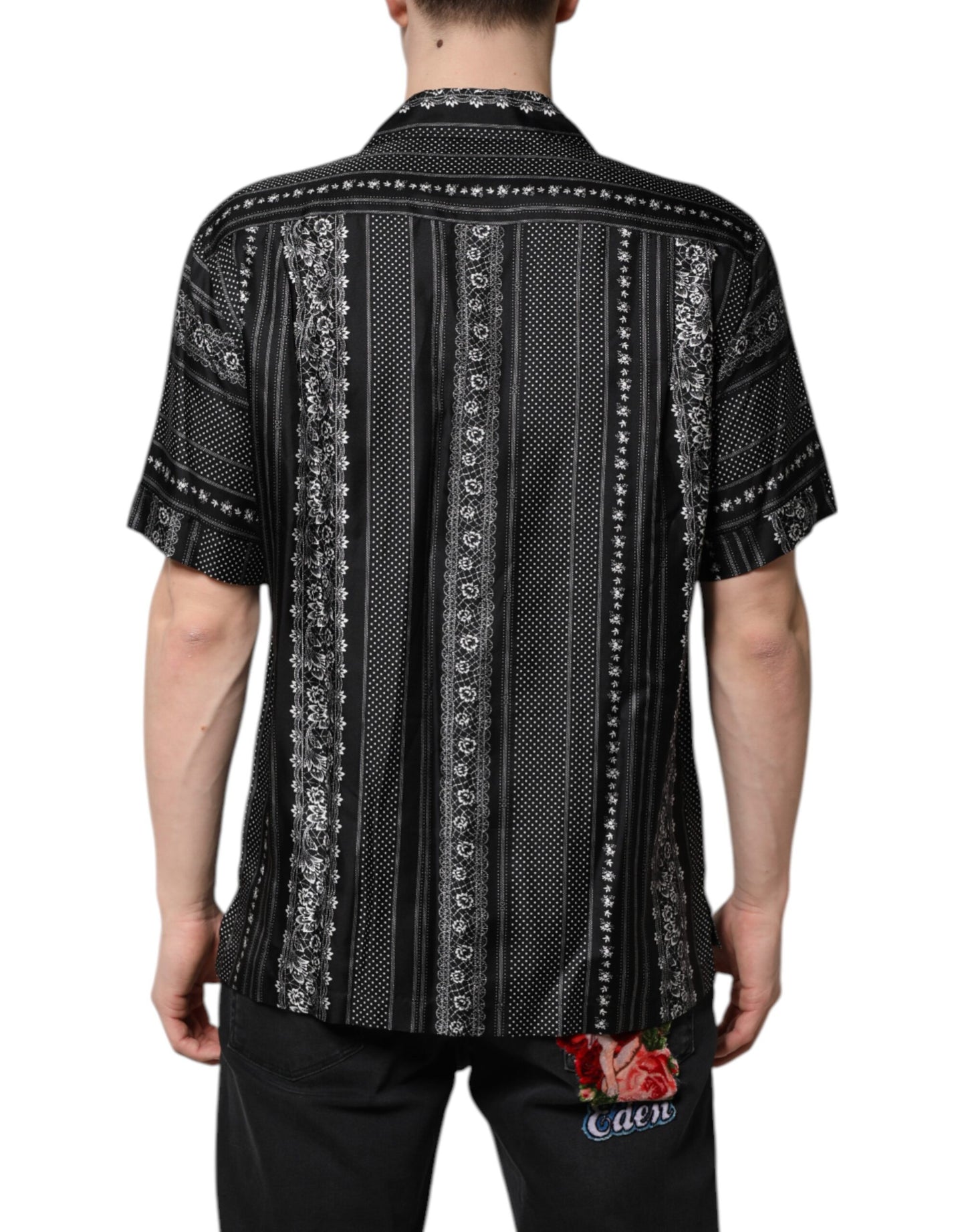 Camisa de manga corta con estampado floral de seda negra