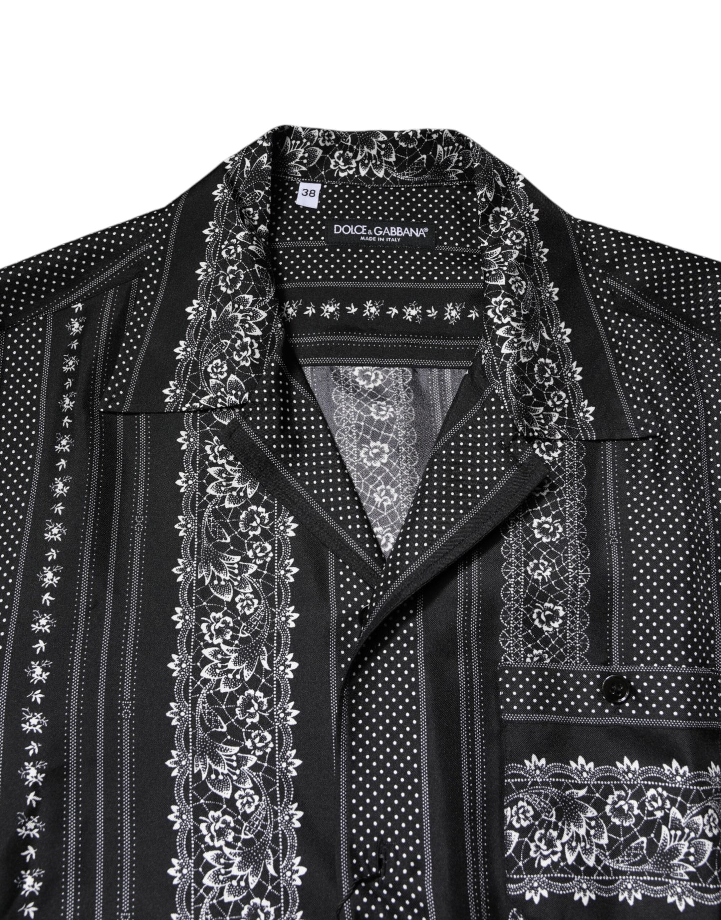 Camisa de manga corta con estampado floral de seda negra