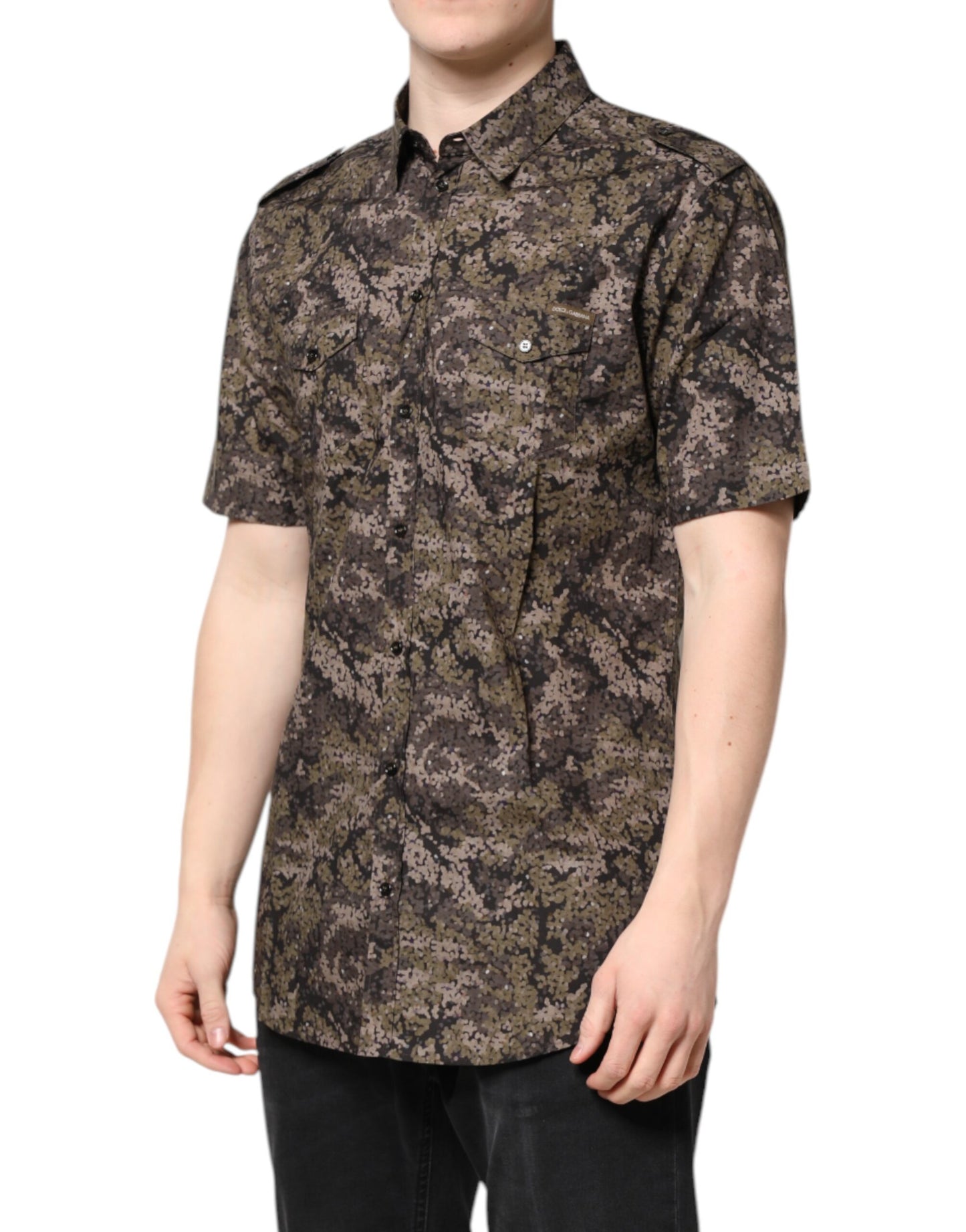 Camisa de camuflaje multicolor con botones dorados