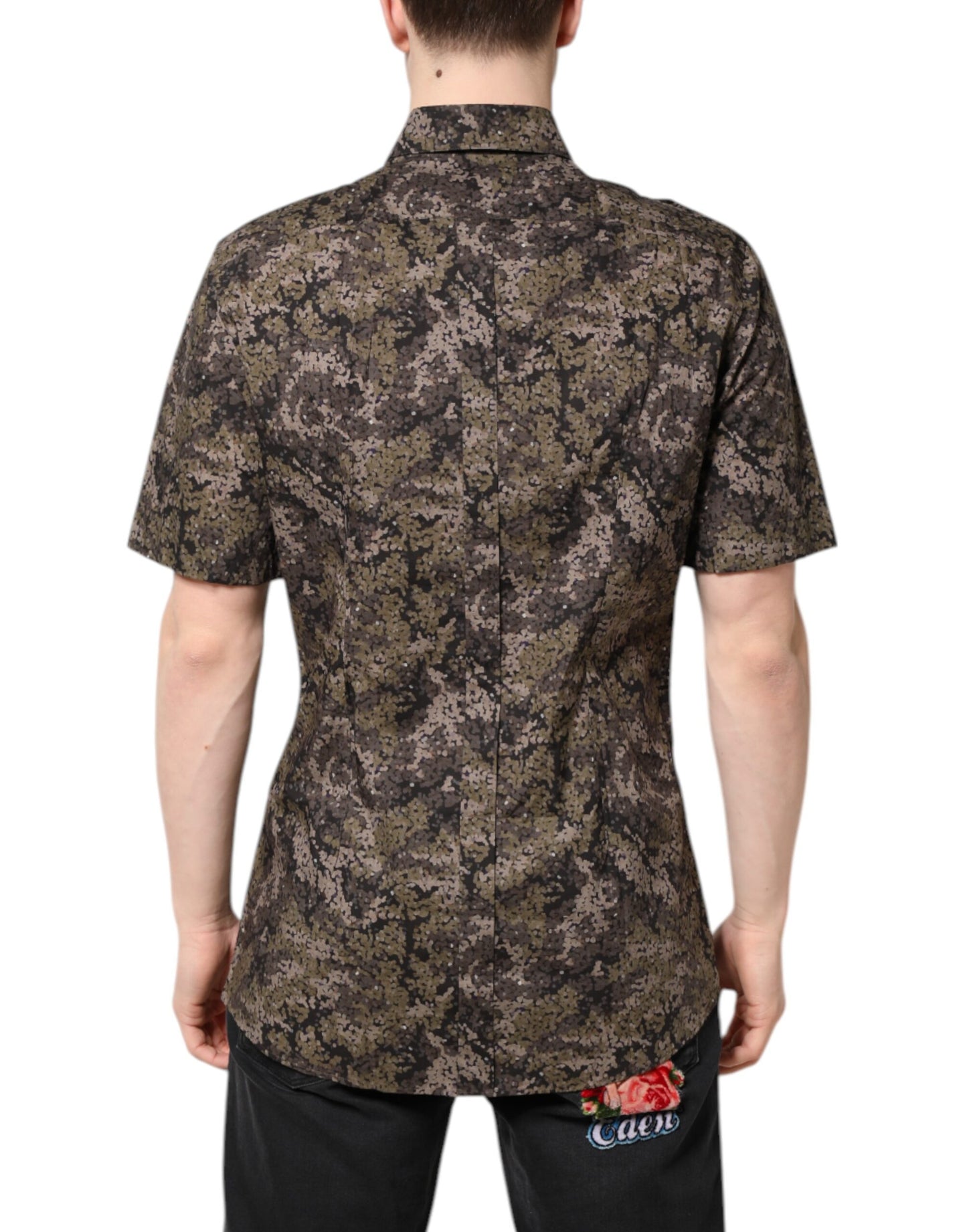 Camisa de camuflaje multicolor con botones dorados