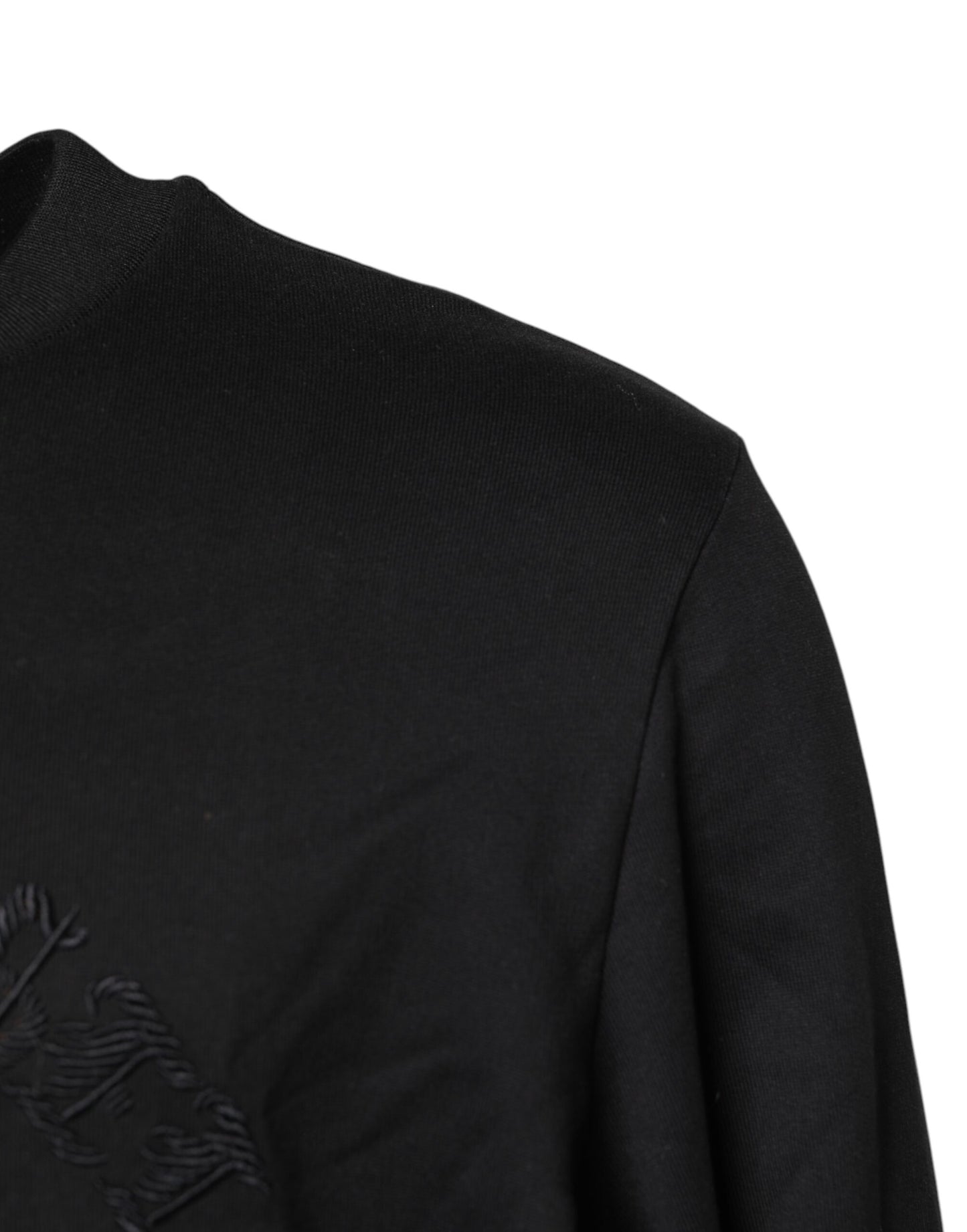 Pull ras du cou brodé noir