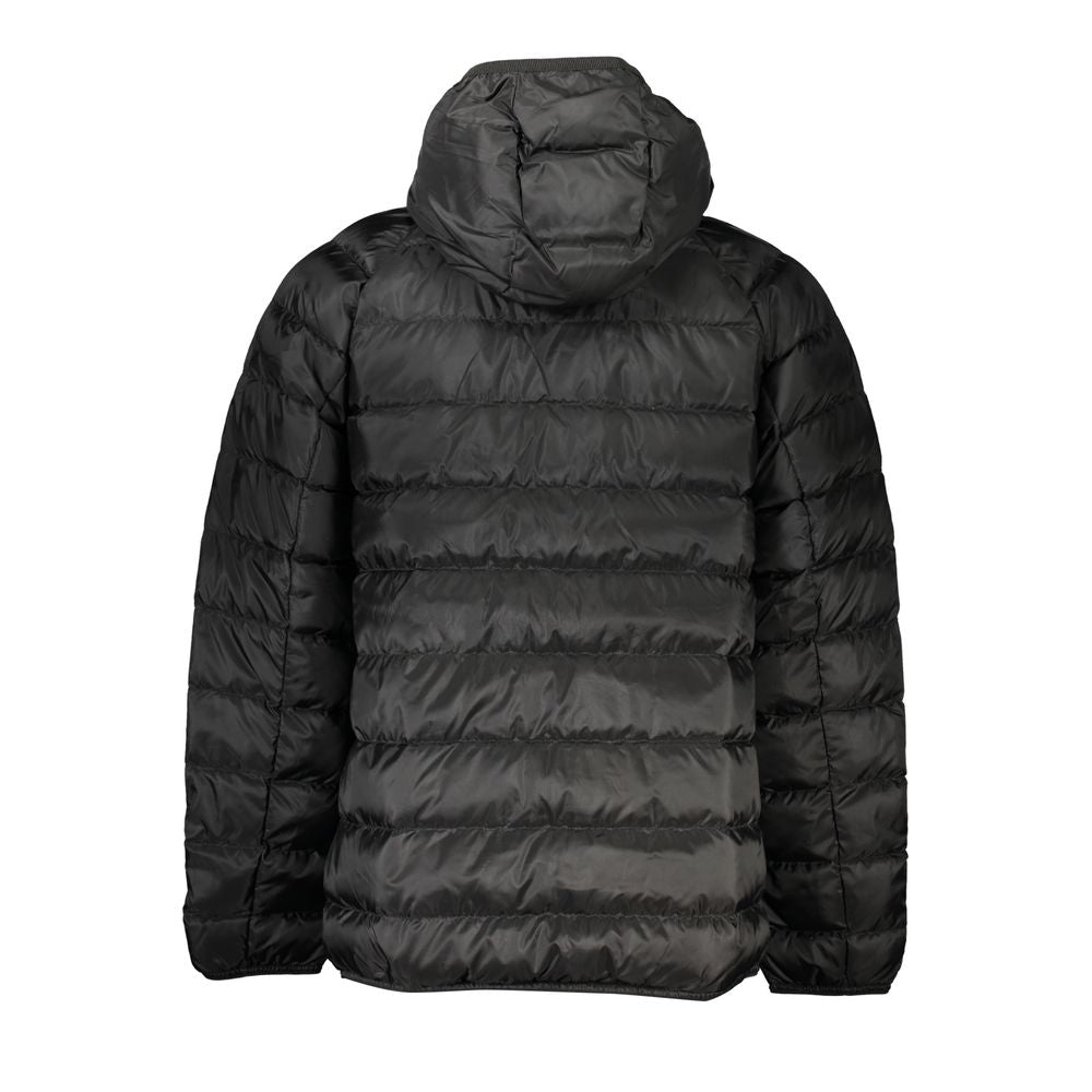 Elegante chaqueta negra con capucha
