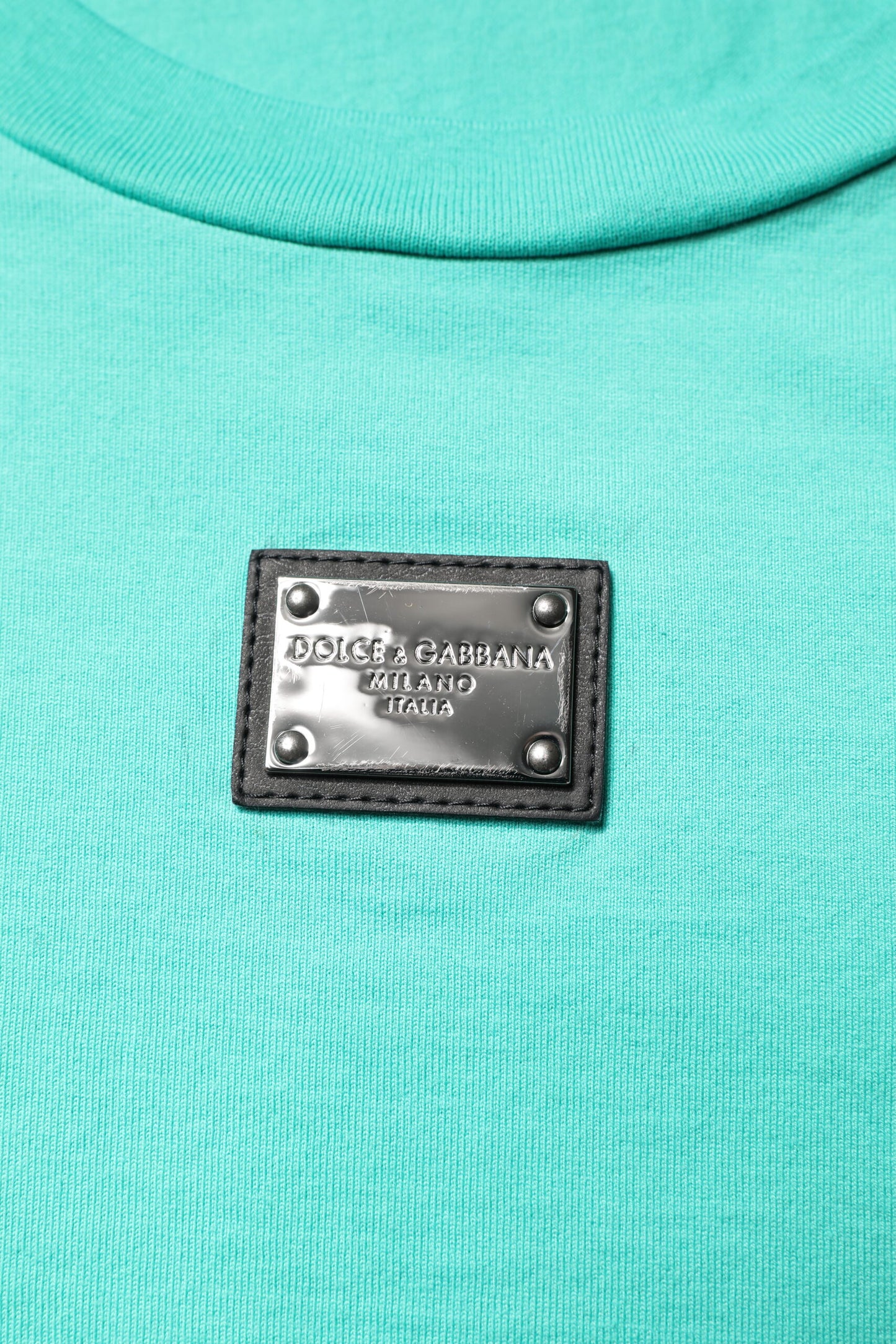 T-shirt vert sans manches à col rond et logo