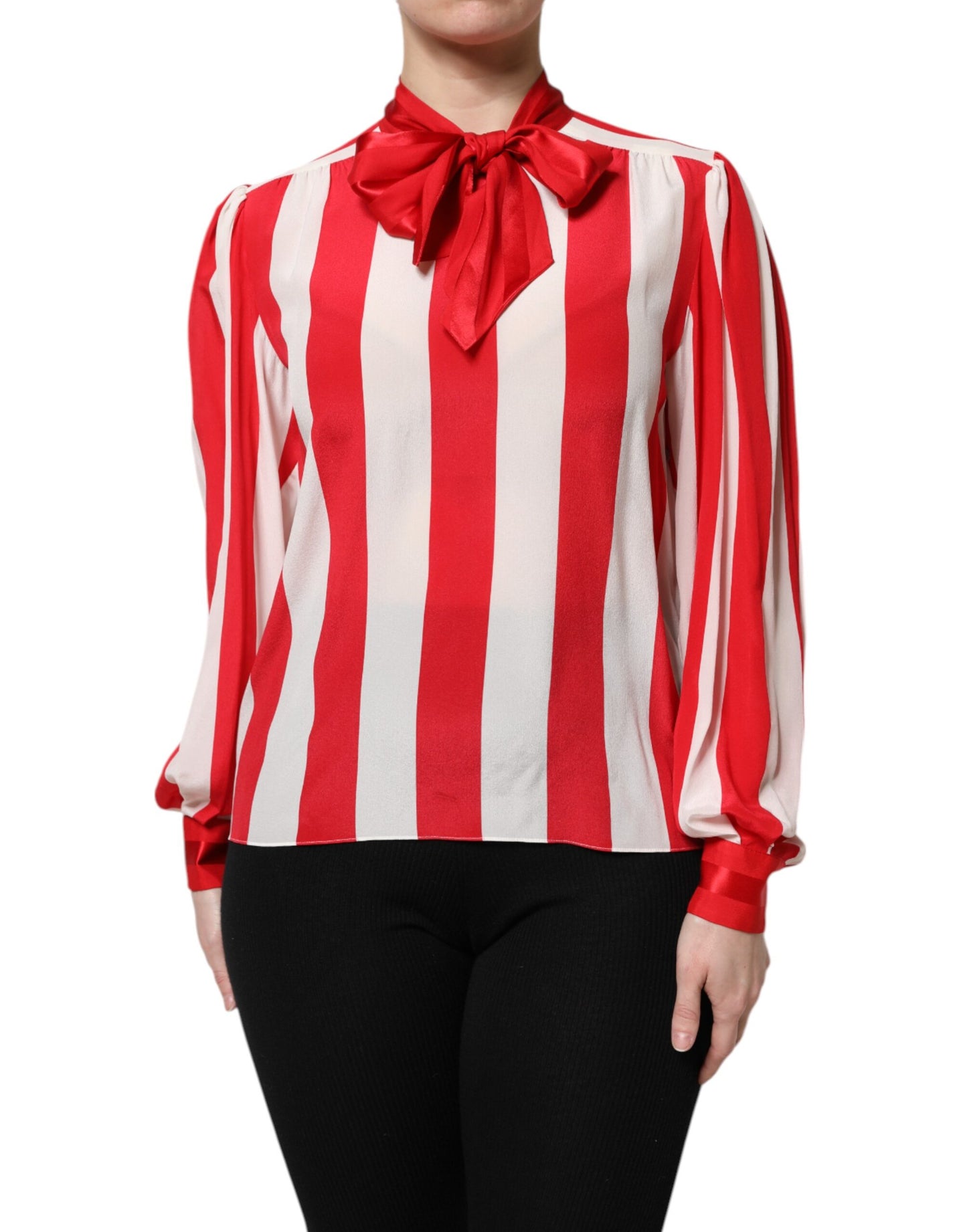 Blusa con cuello Ascot y rayas rojas y blancas