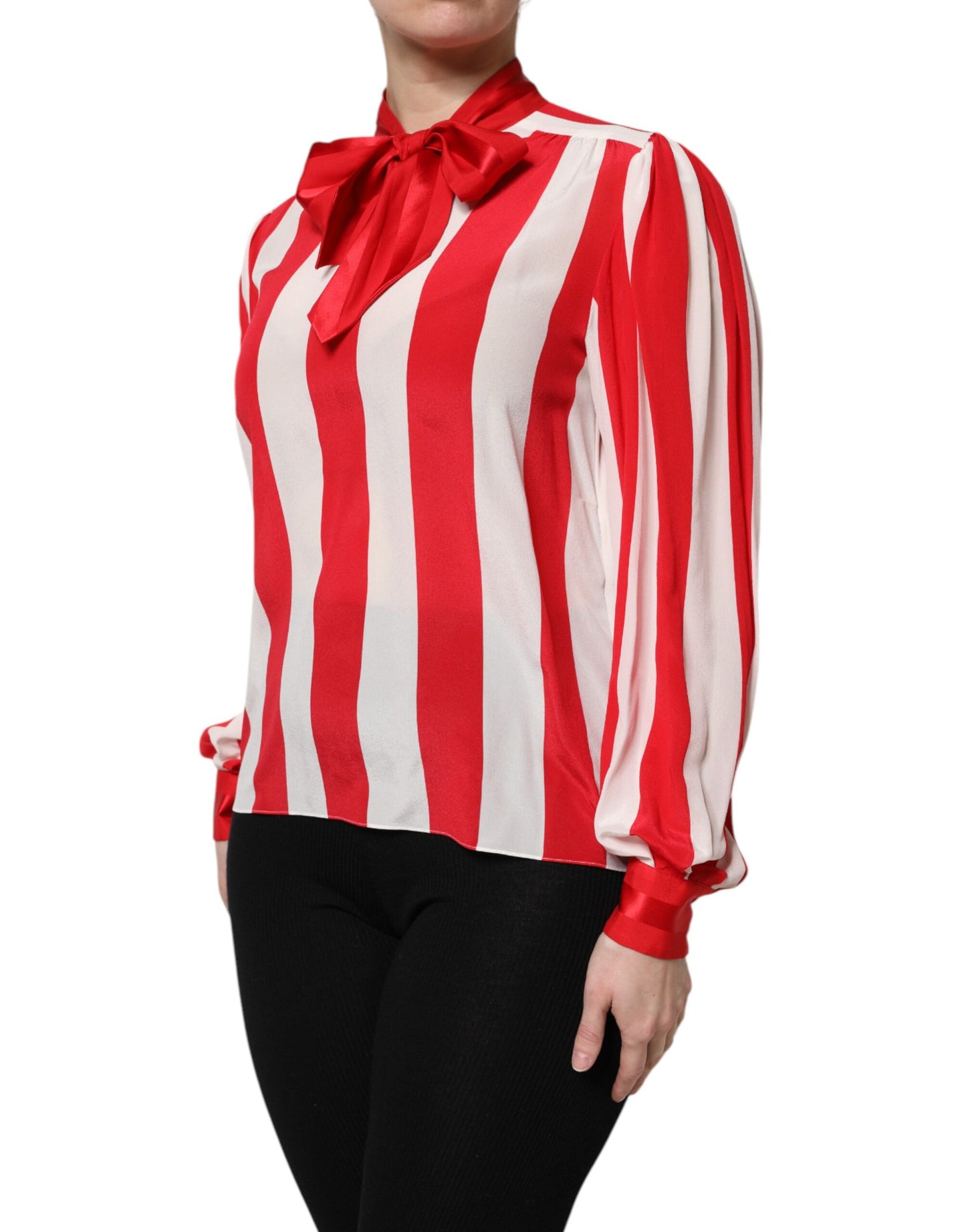 Blusa con cuello Ascot y rayas rojas y blancas
