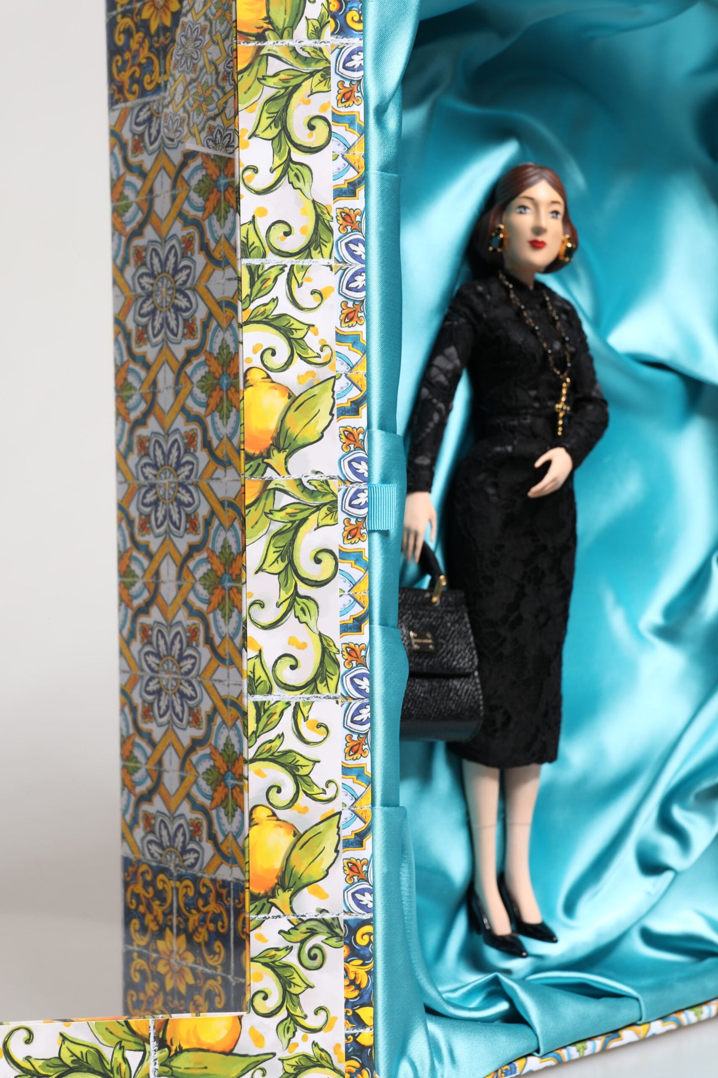 Robe noire MARIA Porcelaine Défilé de mode Cuir Sicily Dolls