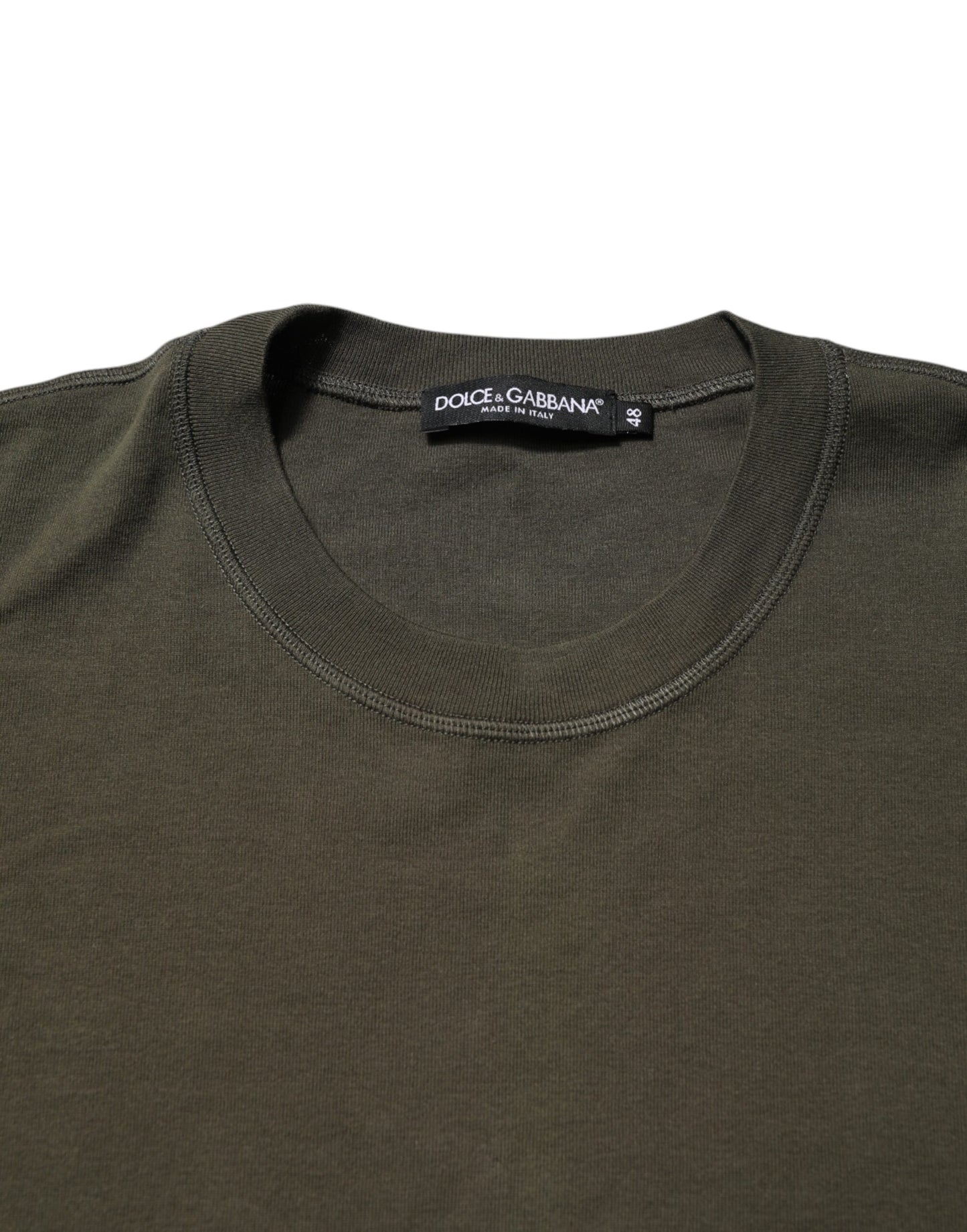 T-shirt vert foncé à manches longues et col rond
