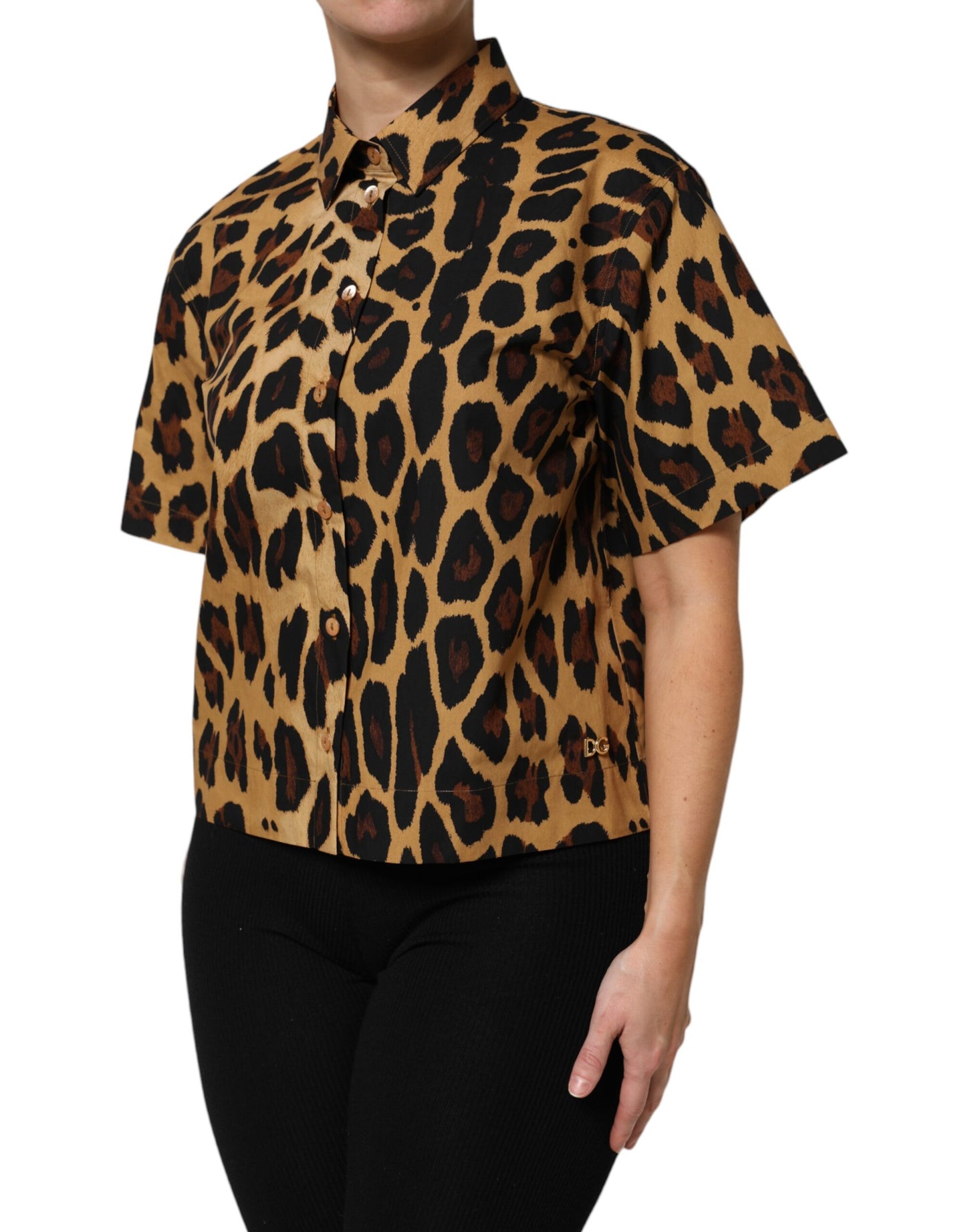 Polo de manga corta con cuello y estampado de leopardo marrón