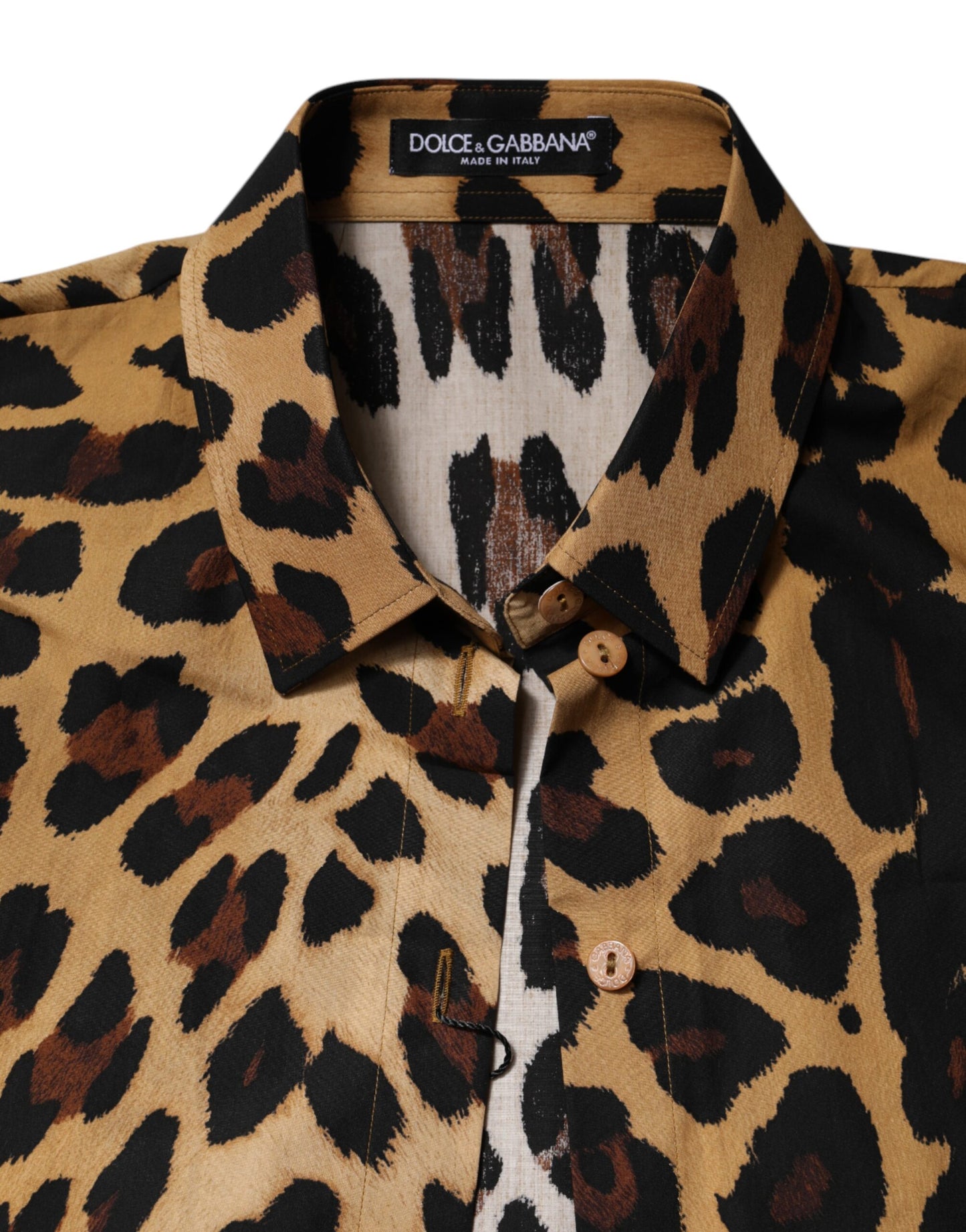 Polo de manga corta con cuello y estampado de leopardo marrón