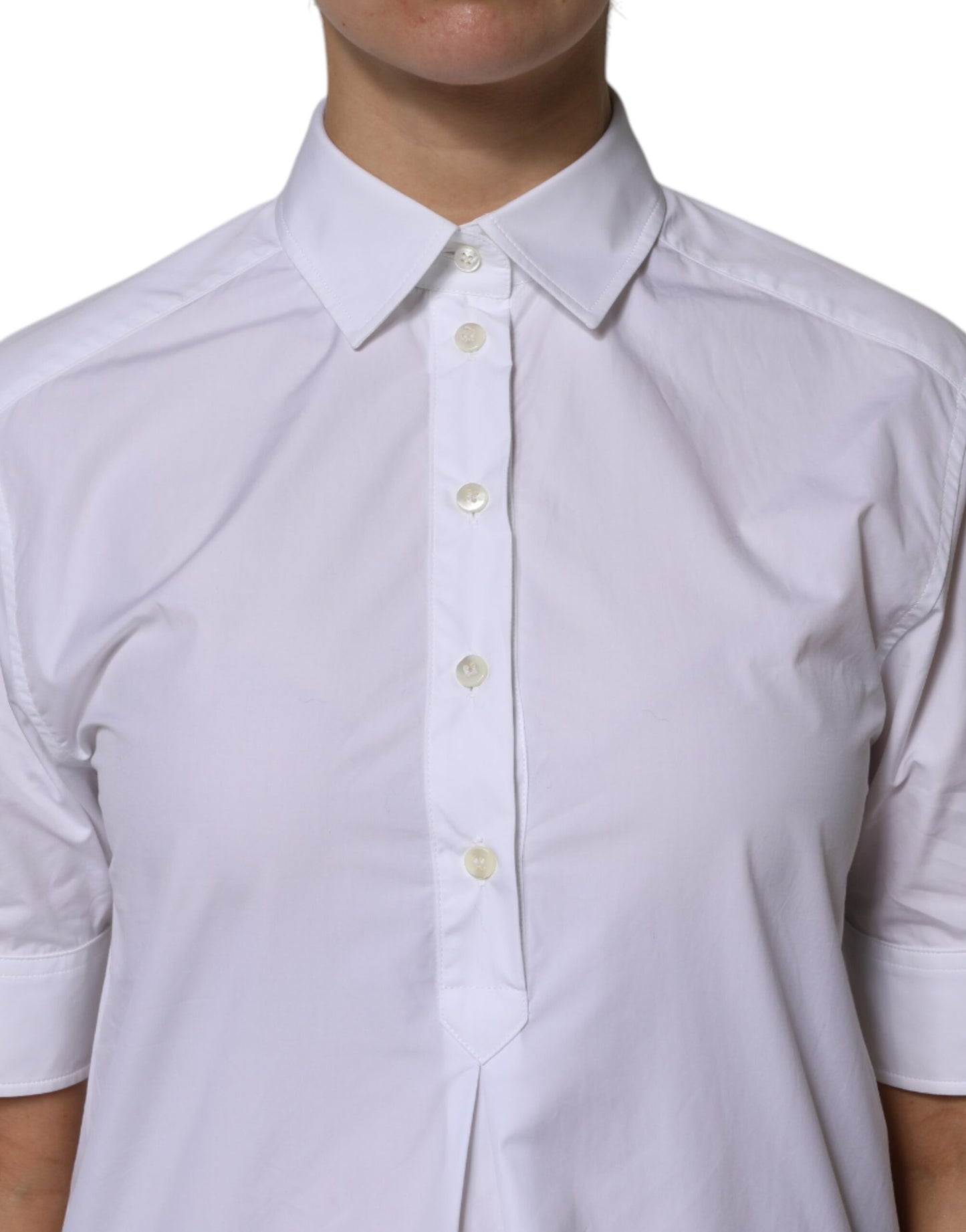 Polo de algodón blanco de manga corta con cuello