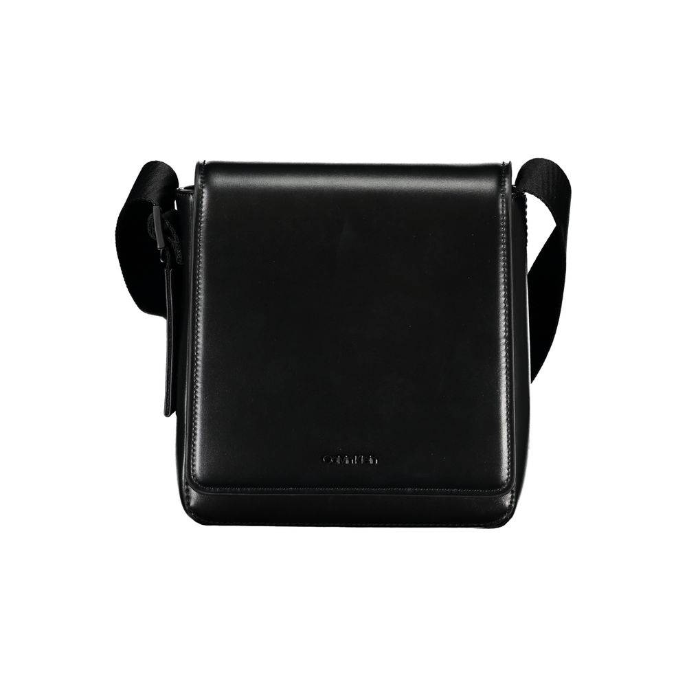 Elegante bolso de hombro negro con detalle de logotipo