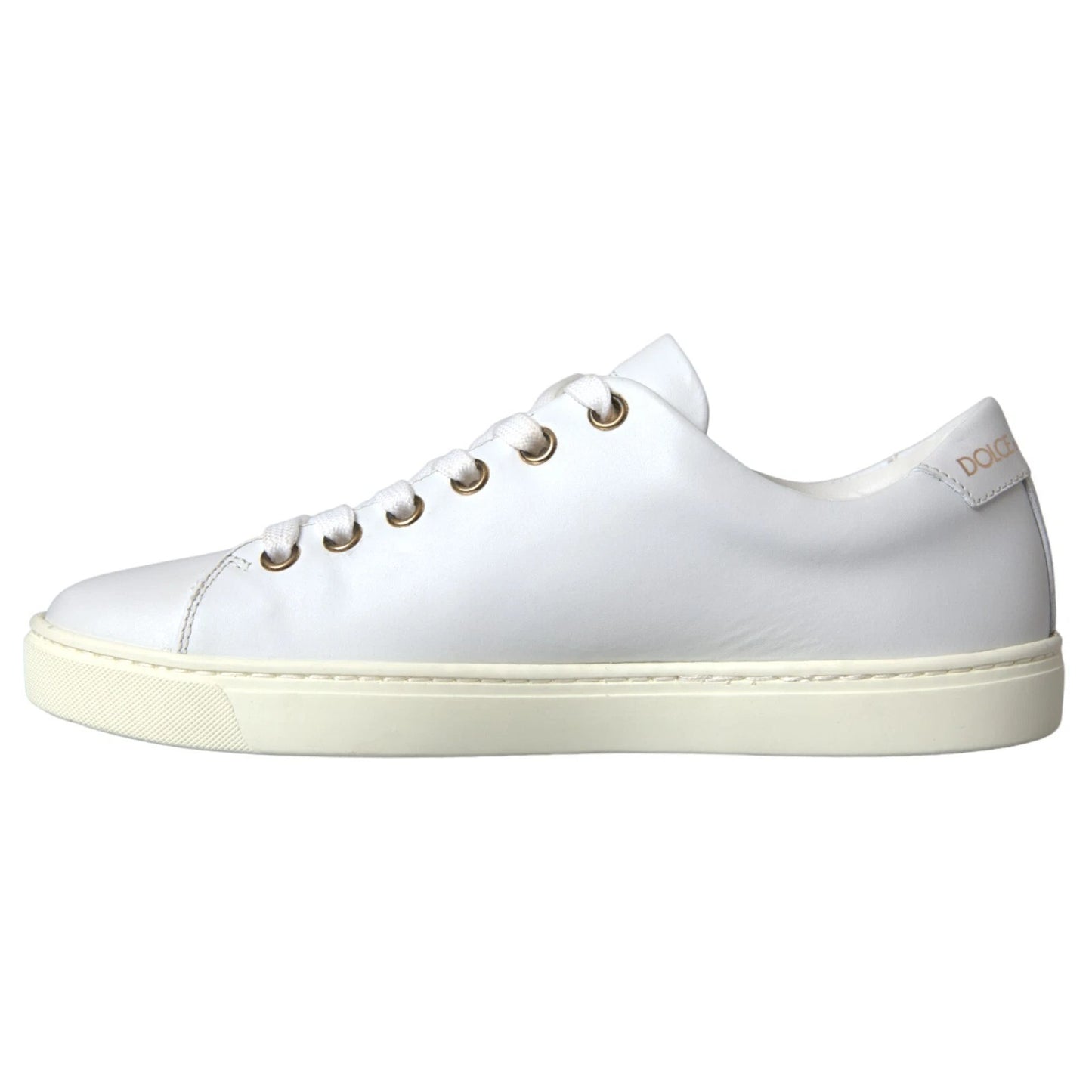 Zapatillas deportivas de cuero blanco con corazones rojos y dorados