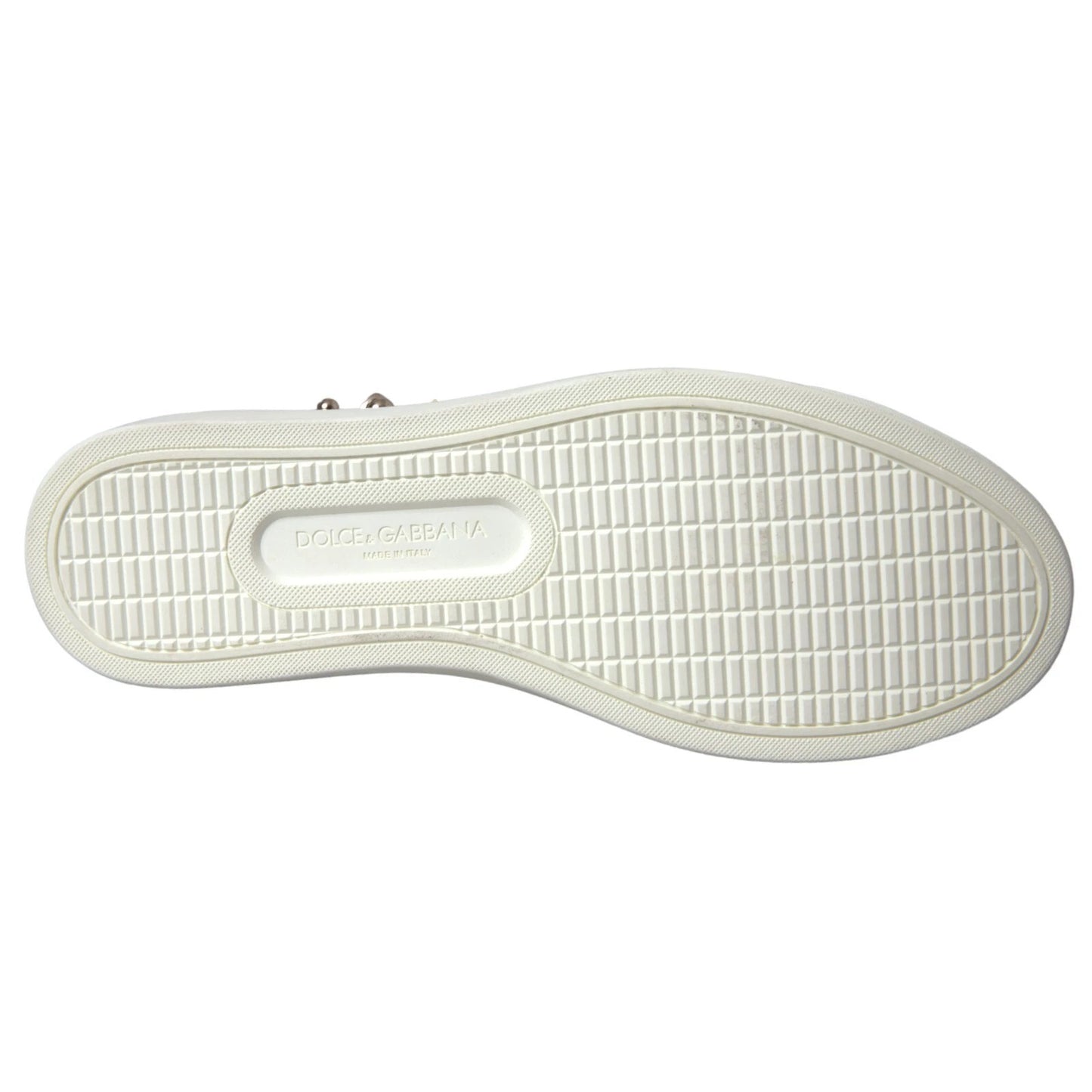 Zapatillas deportivas de cuero blanco con corazones rojos y dorados