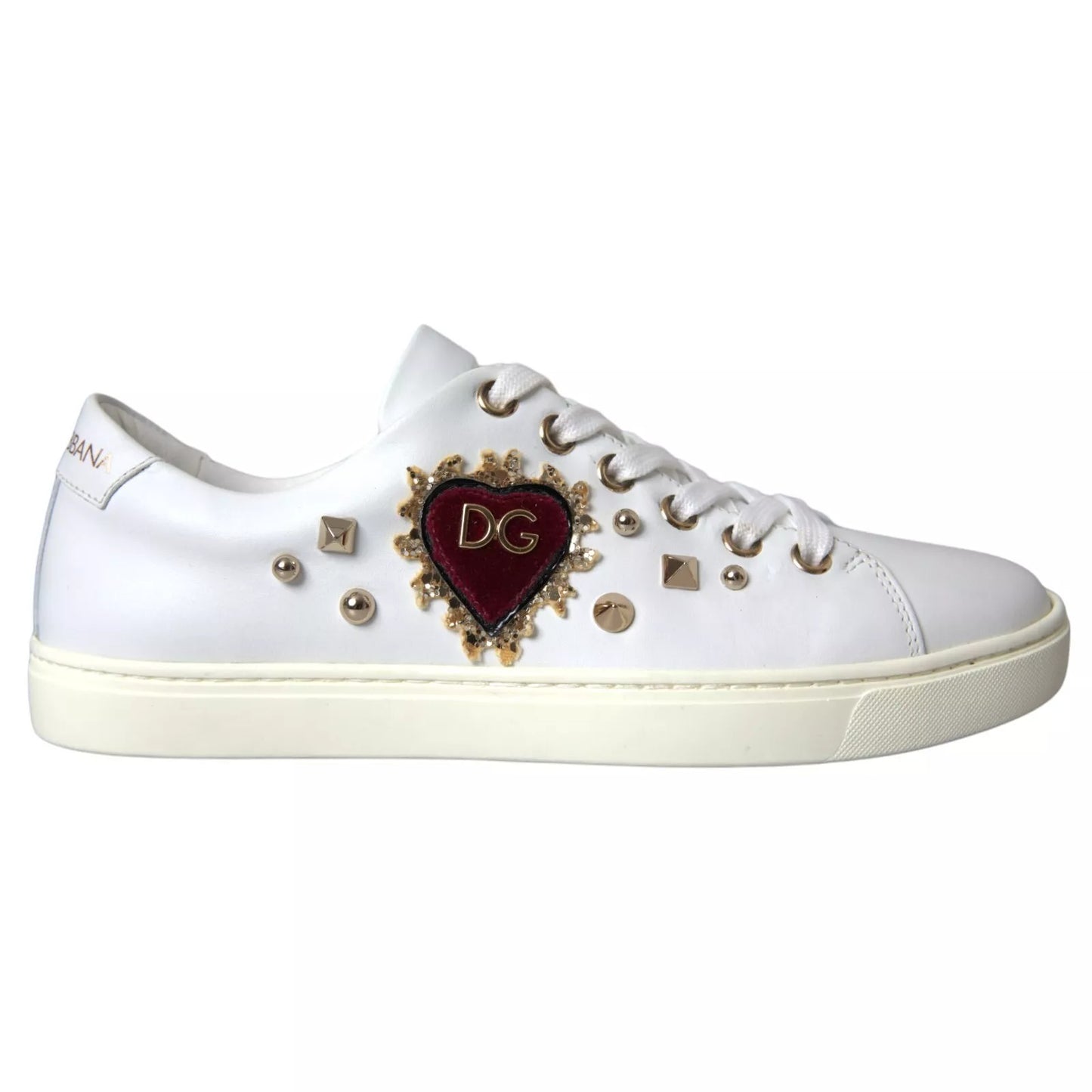 Zapatillas deportivas de cuero blanco con corazones rojos y dorados