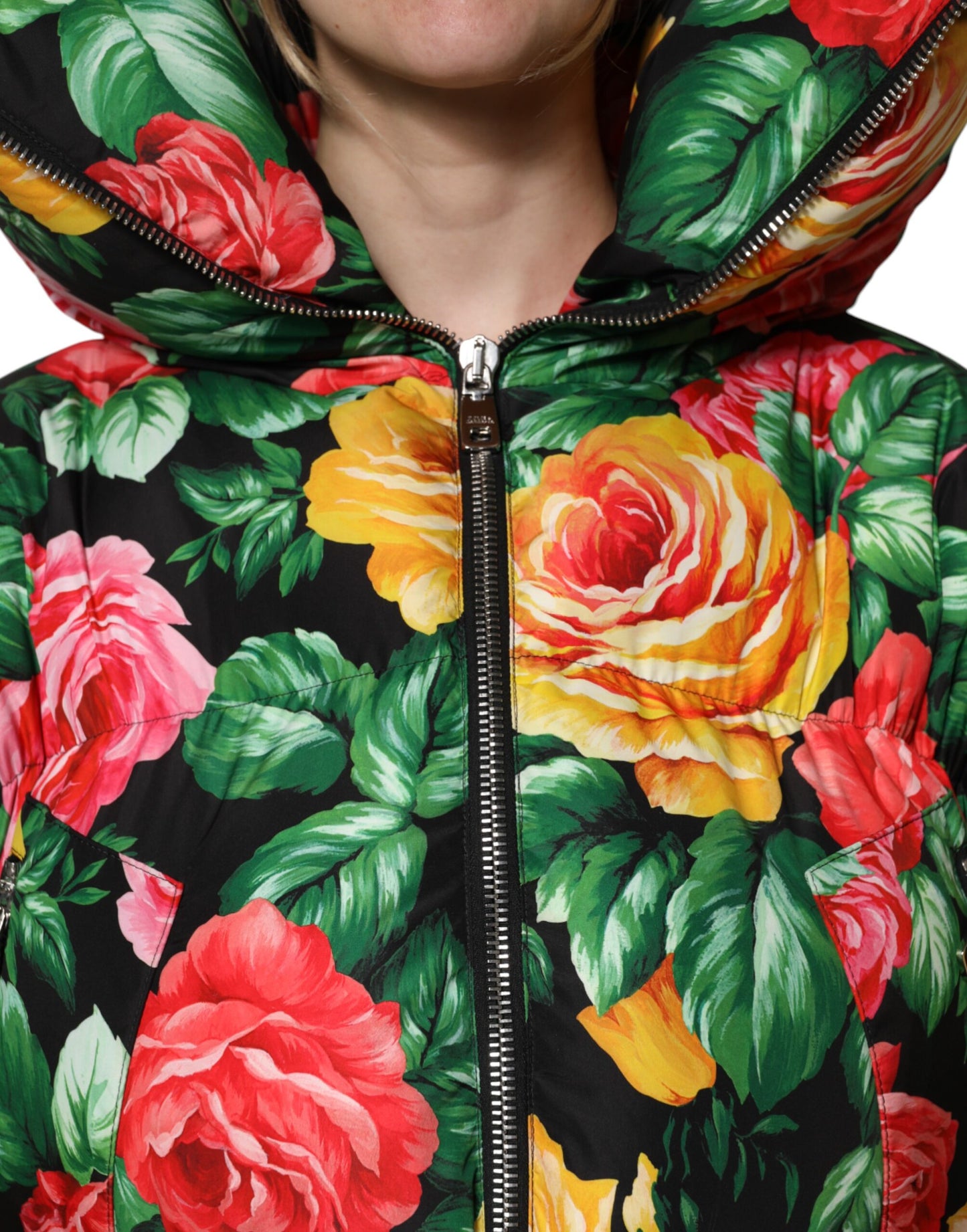 Chaqueta acolchada con capucha y estampado floral multicolor