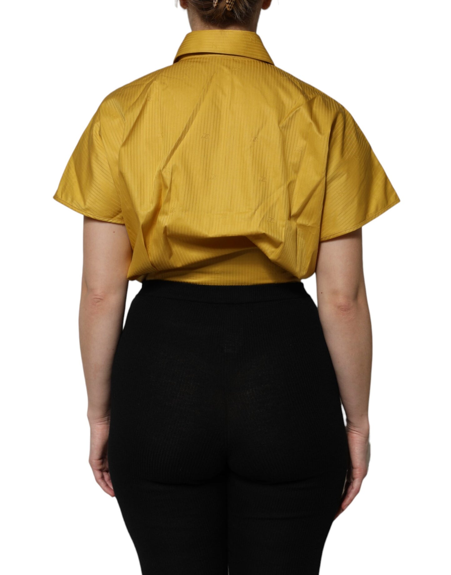 Blusa de manga corta con cuello mostaza