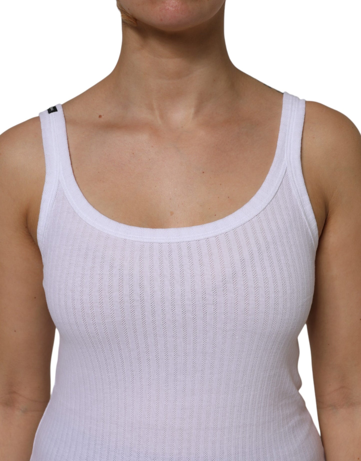 Camiseta sin mangas de algodón blanco con cuello redondo