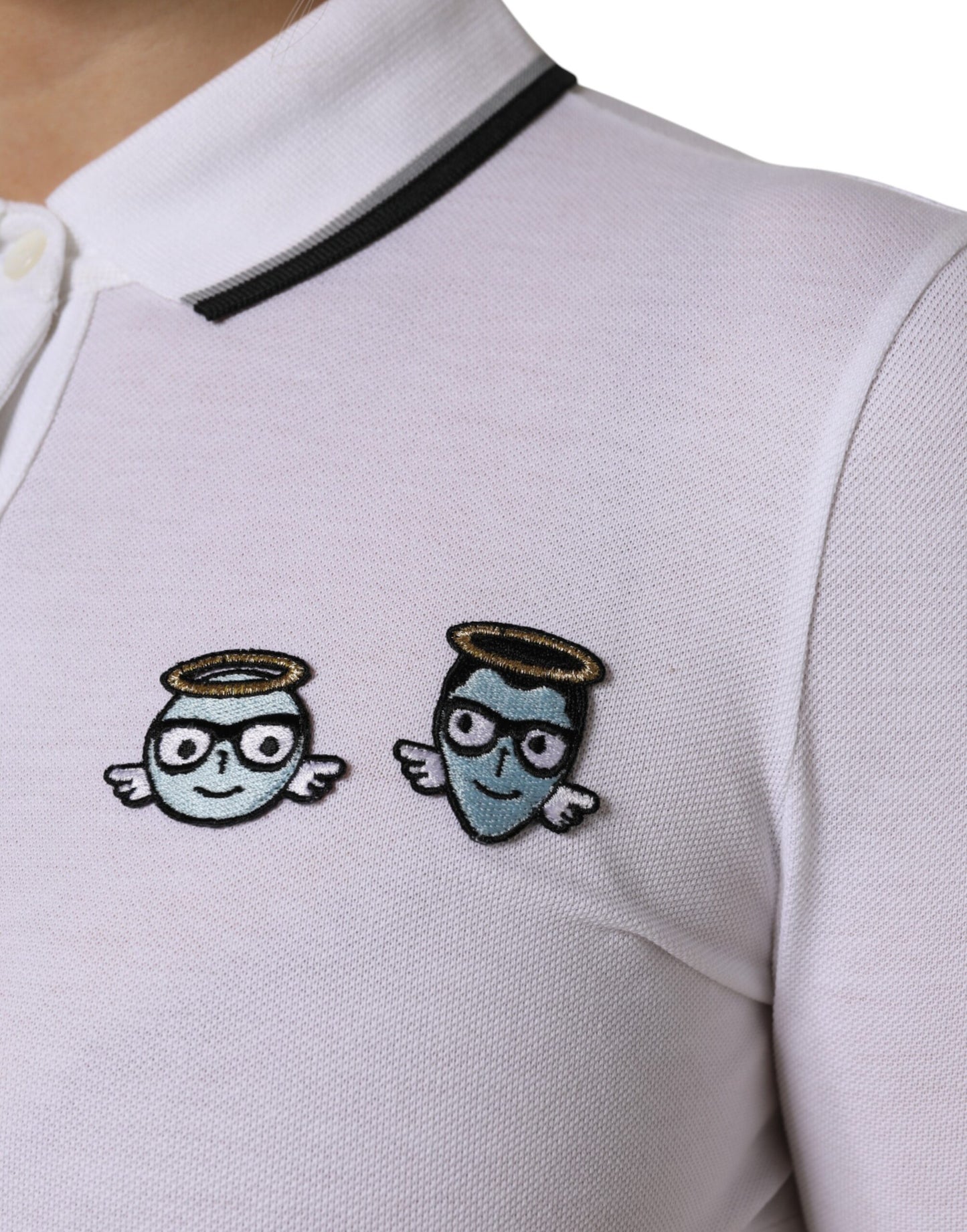 Polo de algodón blanco de manga corta con cuello