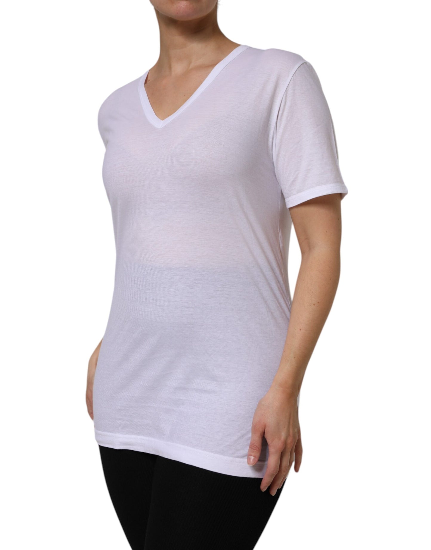 Camiseta blanca de algodón con cuello en V y mangas cortas
