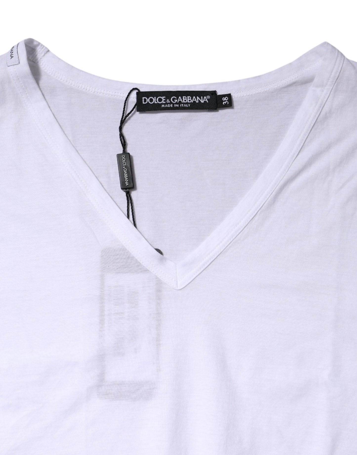 Camiseta blanca de algodón con cuello en V y mangas cortas