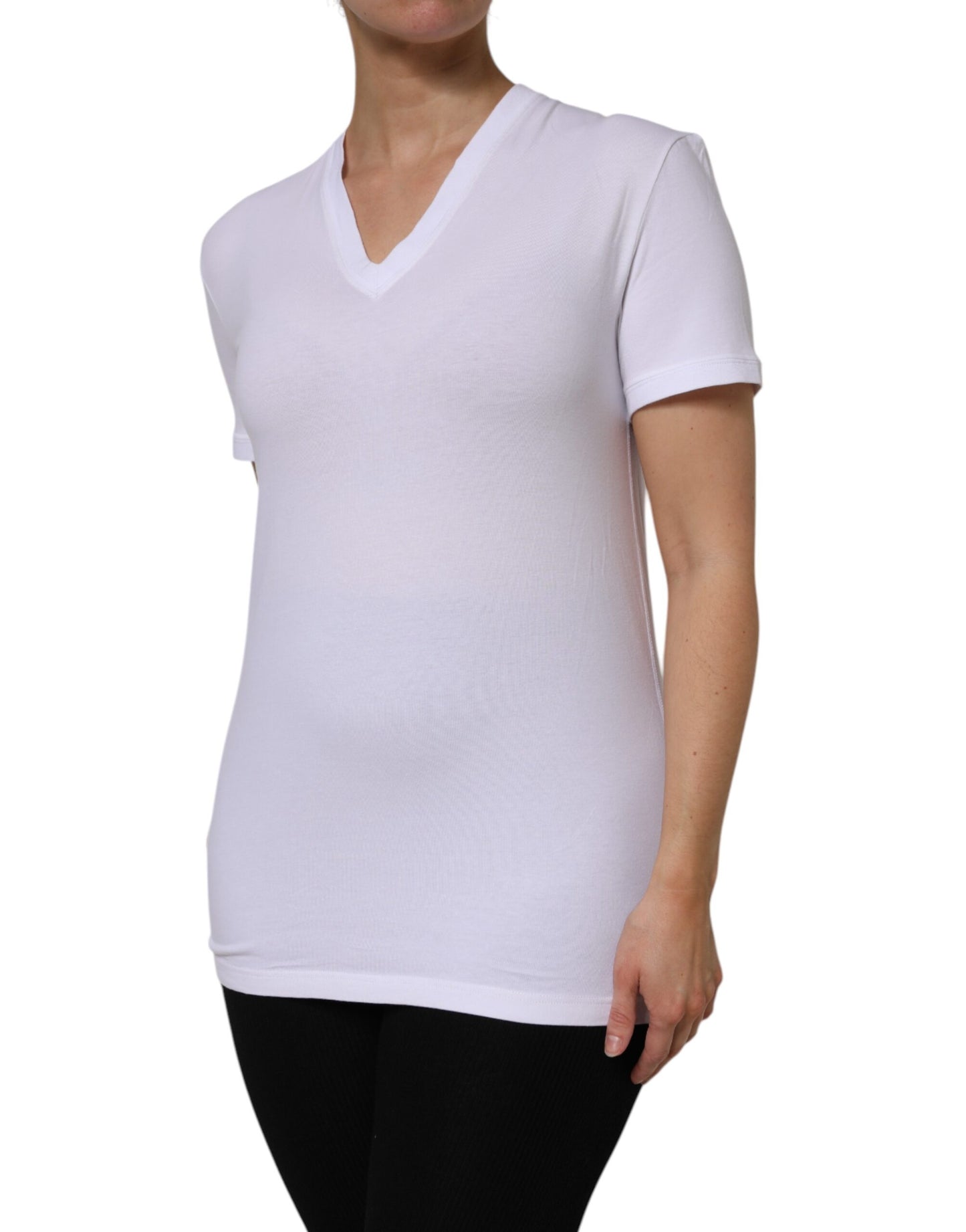 Camiseta blanca de algodón con cuello en V y mangas cortas