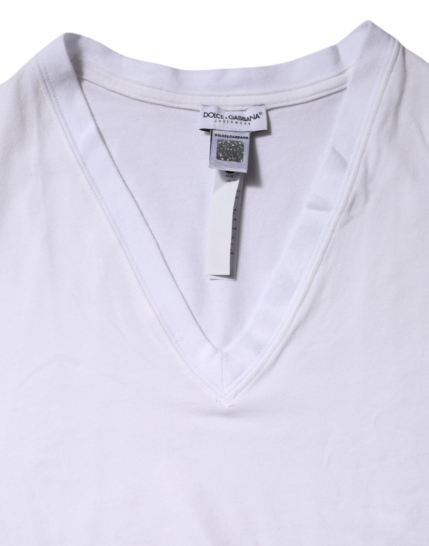Camiseta blanca de algodón con cuello en V y mangas cortas