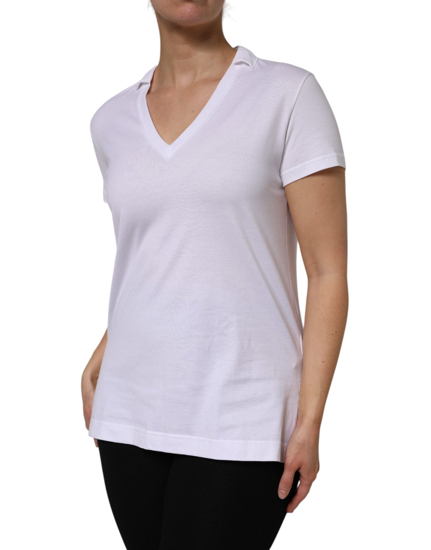 Camiseta blanca de algodón con cuello en V y manga corta