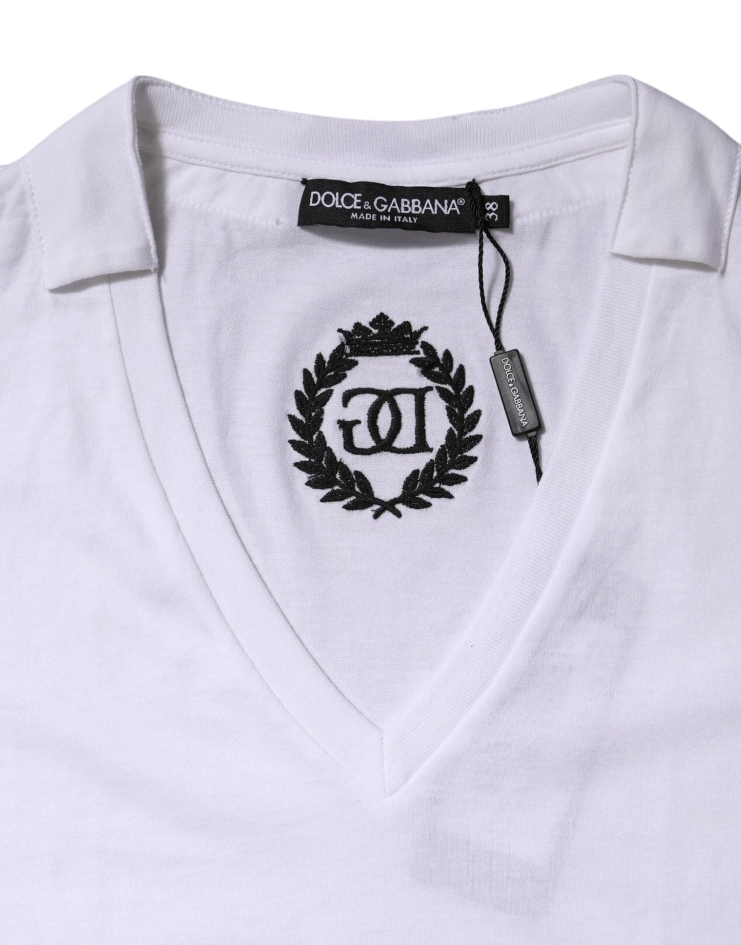 Camiseta blanca de algodón con cuello en V y manga corta