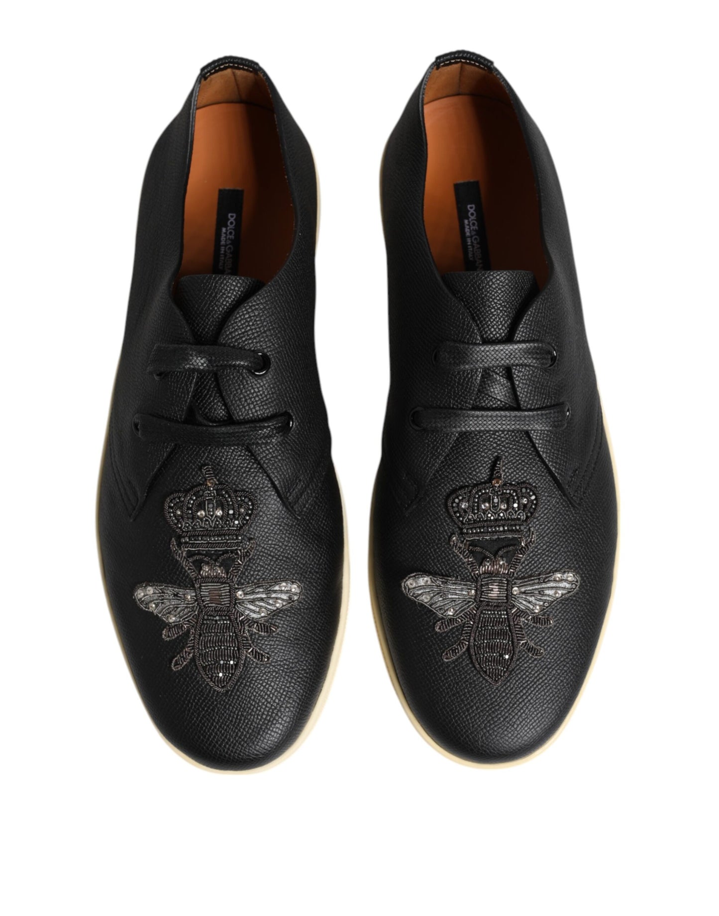Zapatillas bajas de cuero negro con diseño de abeja y corona