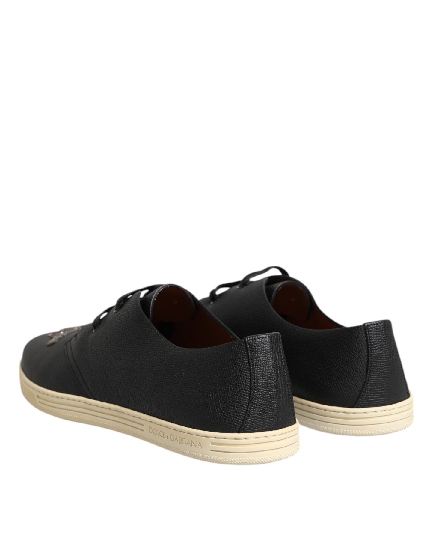 Zapatillas bajas de cuero negro con diseño de abeja y corona