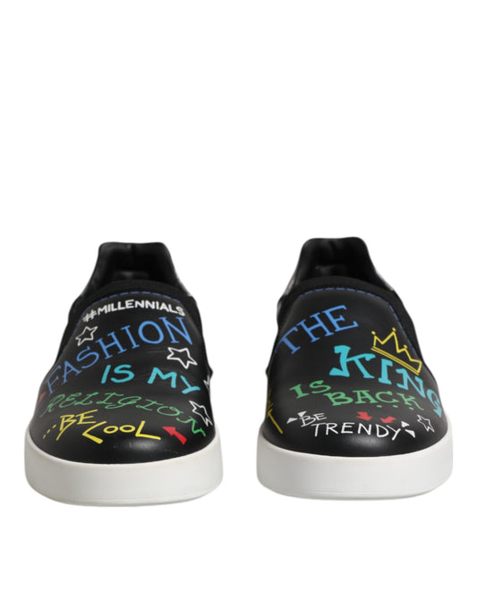 Zapatillas deportivas de cuero negro con tachuelas y grafiti