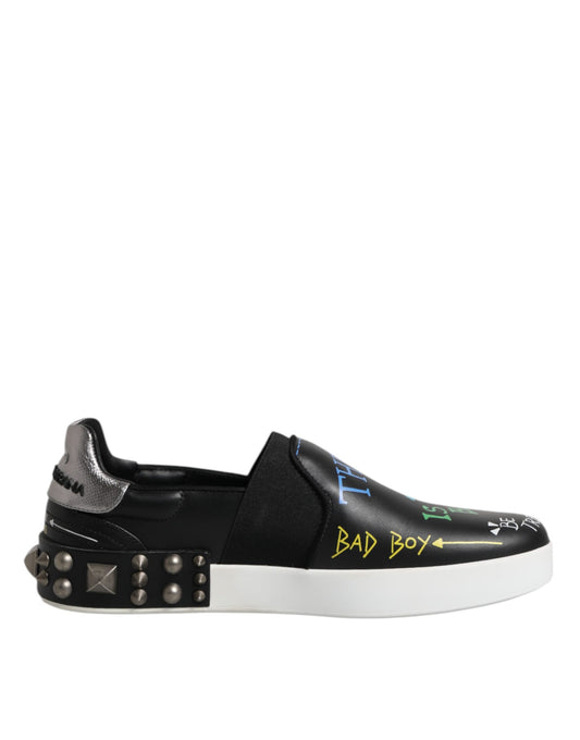 Zapatillas deportivas de cuero negro con tachuelas y grafiti