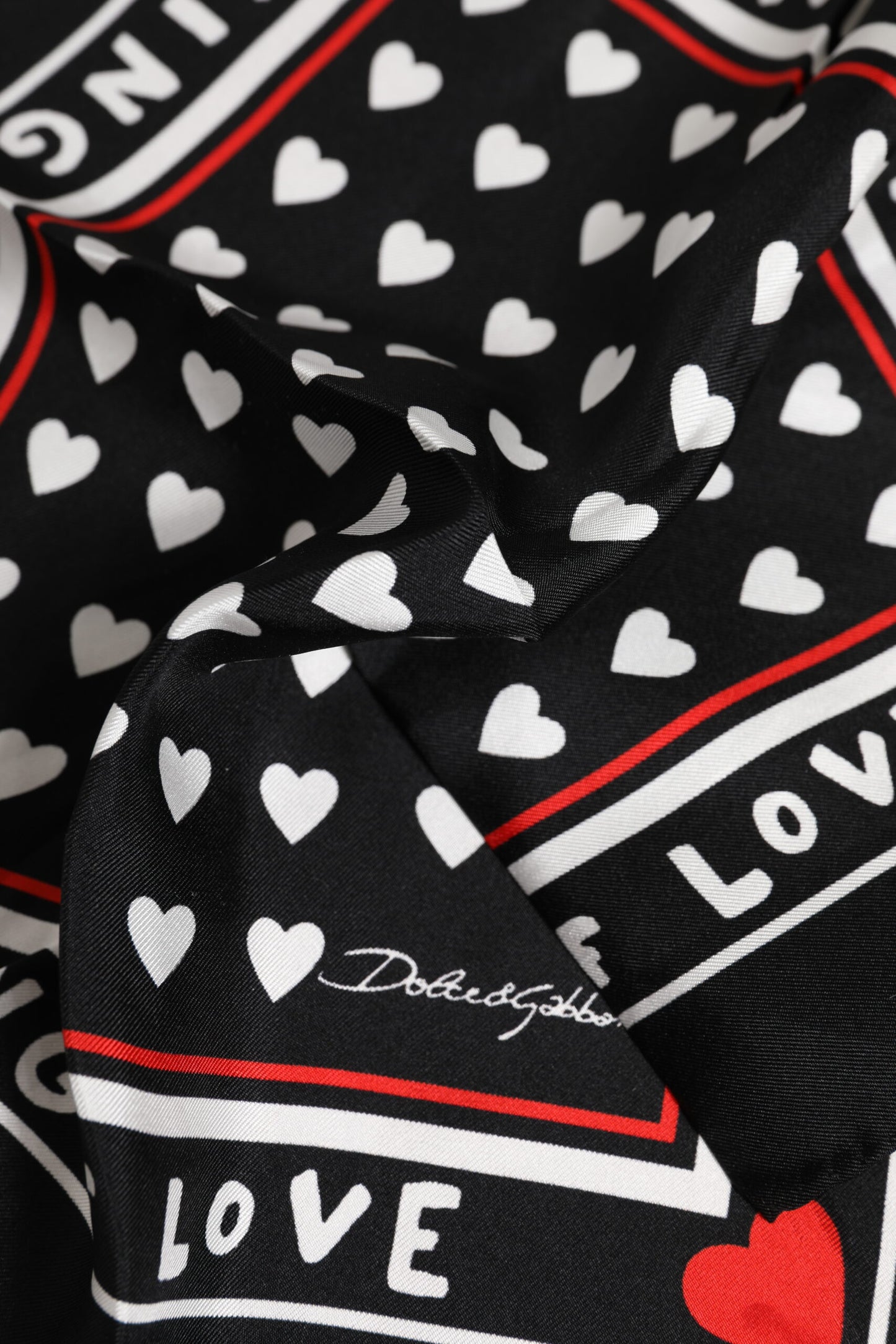 Foulard carré en soie imprimé noir pour homme