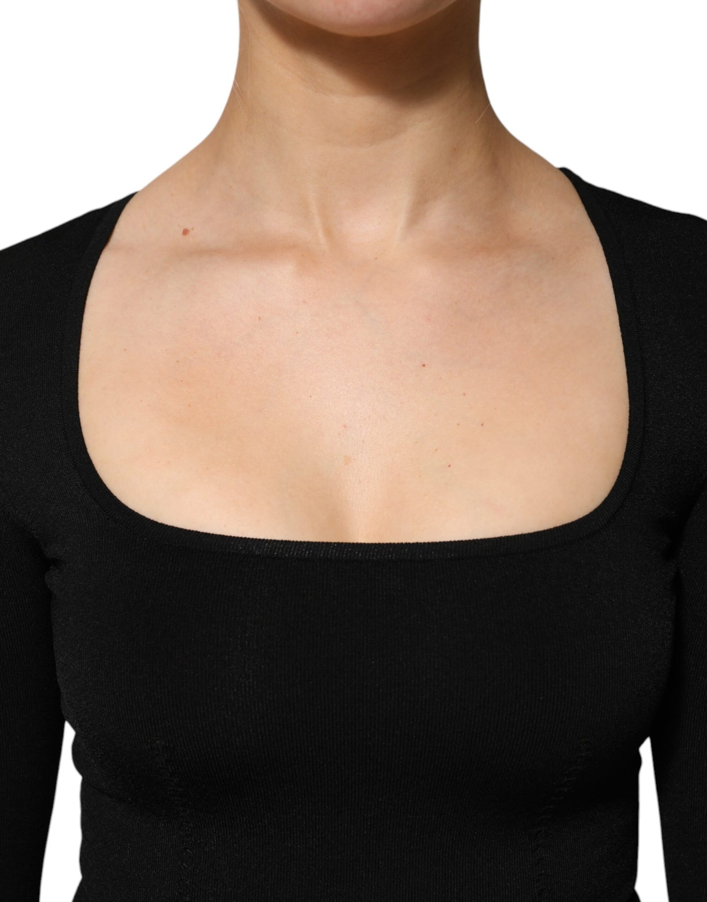 Top tipo jersey de manga larga con cuello cuadrado negro